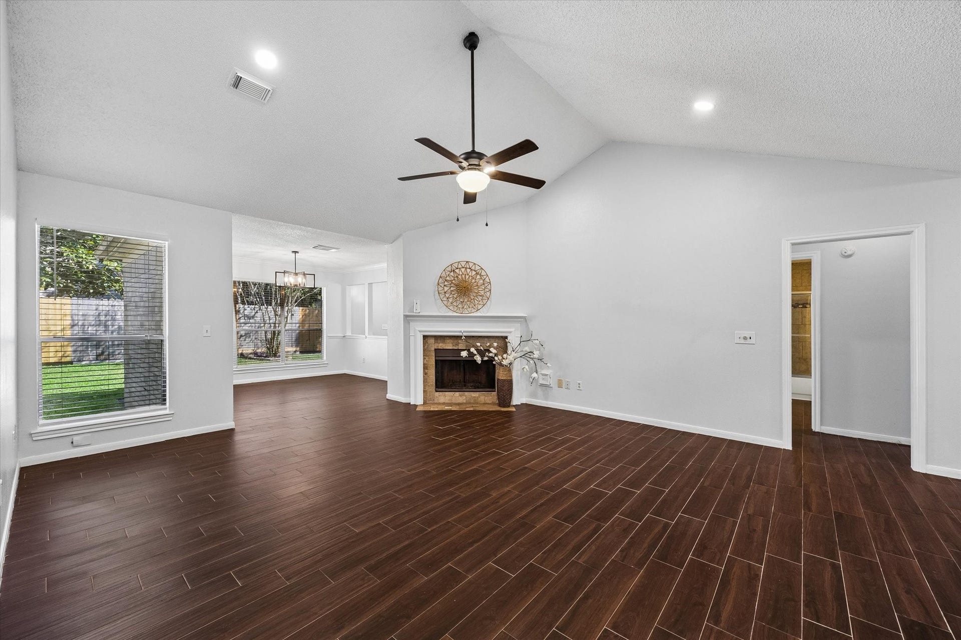 3909 Greenwood Drive, Pearland, TX 77584 3909 Greenwood Drive, Pearland, TX 77584
