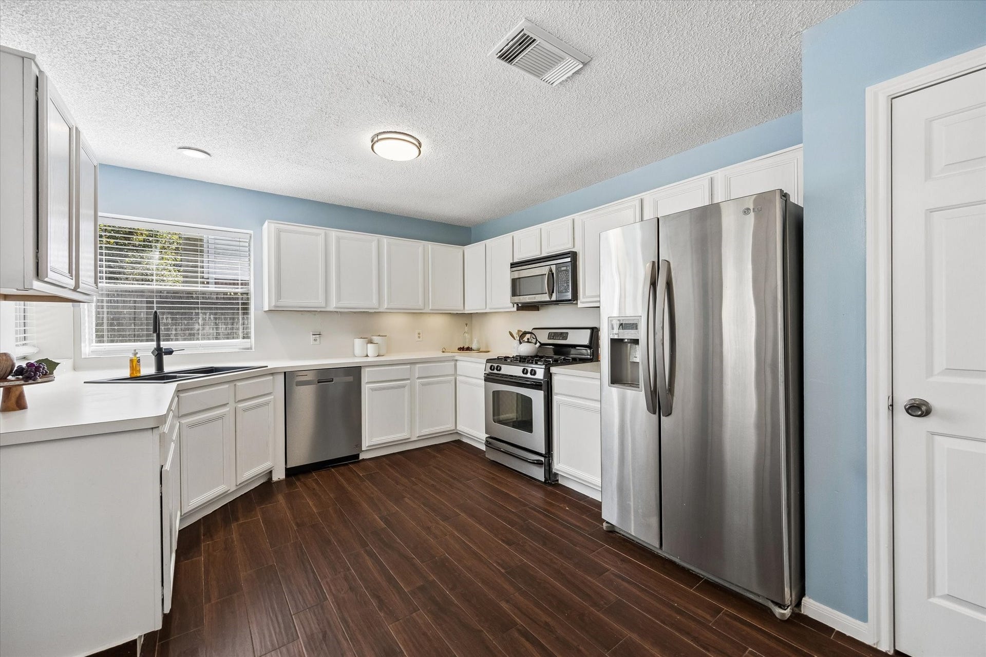 3909 Greenwood Drive, Pearland, TX 77584 3909 Greenwood Drive, Pearland, TX 77584