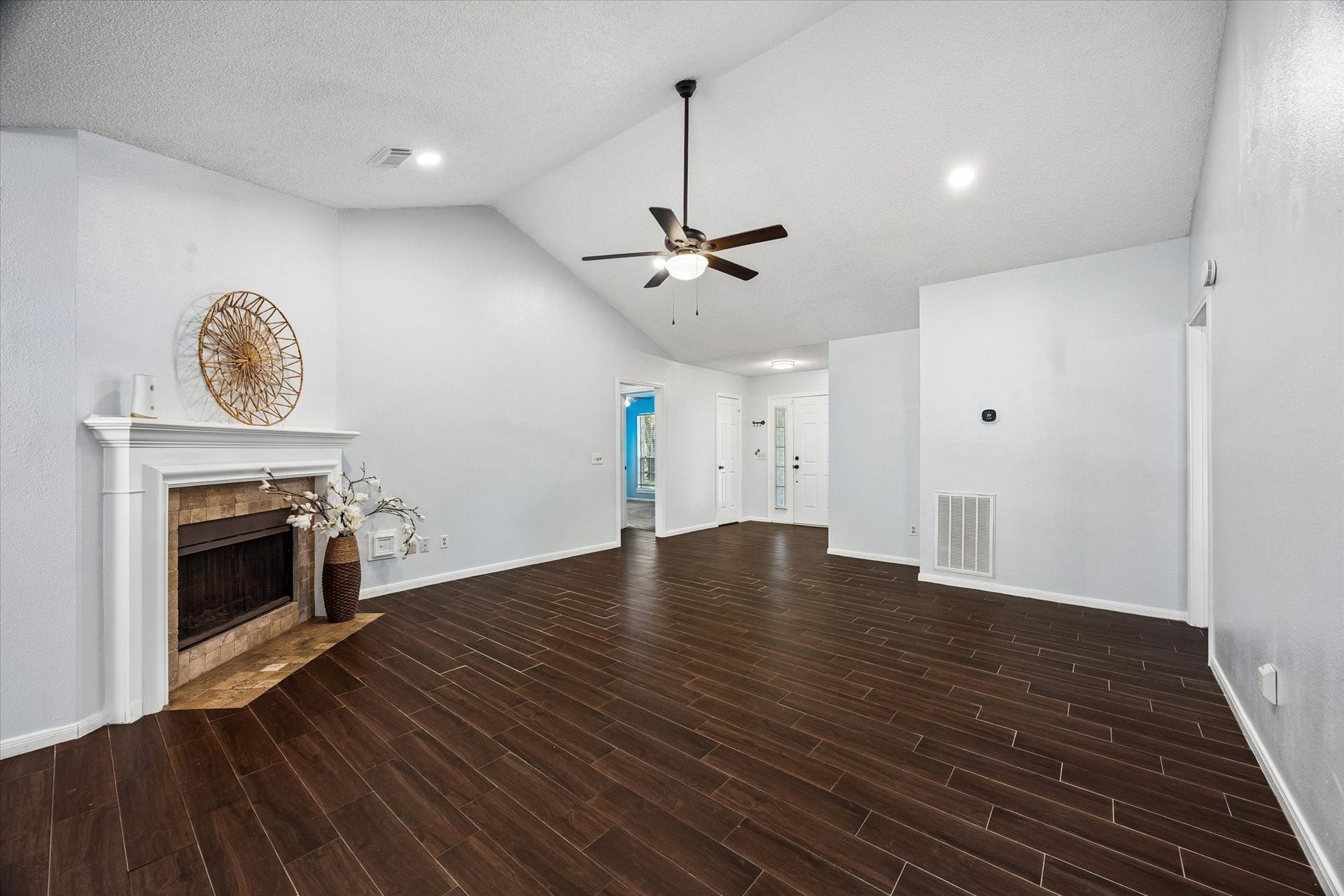 3909 Greenwood Drive, Pearland, TX 77584 3909 Greenwood Drive, Pearland, TX 77584