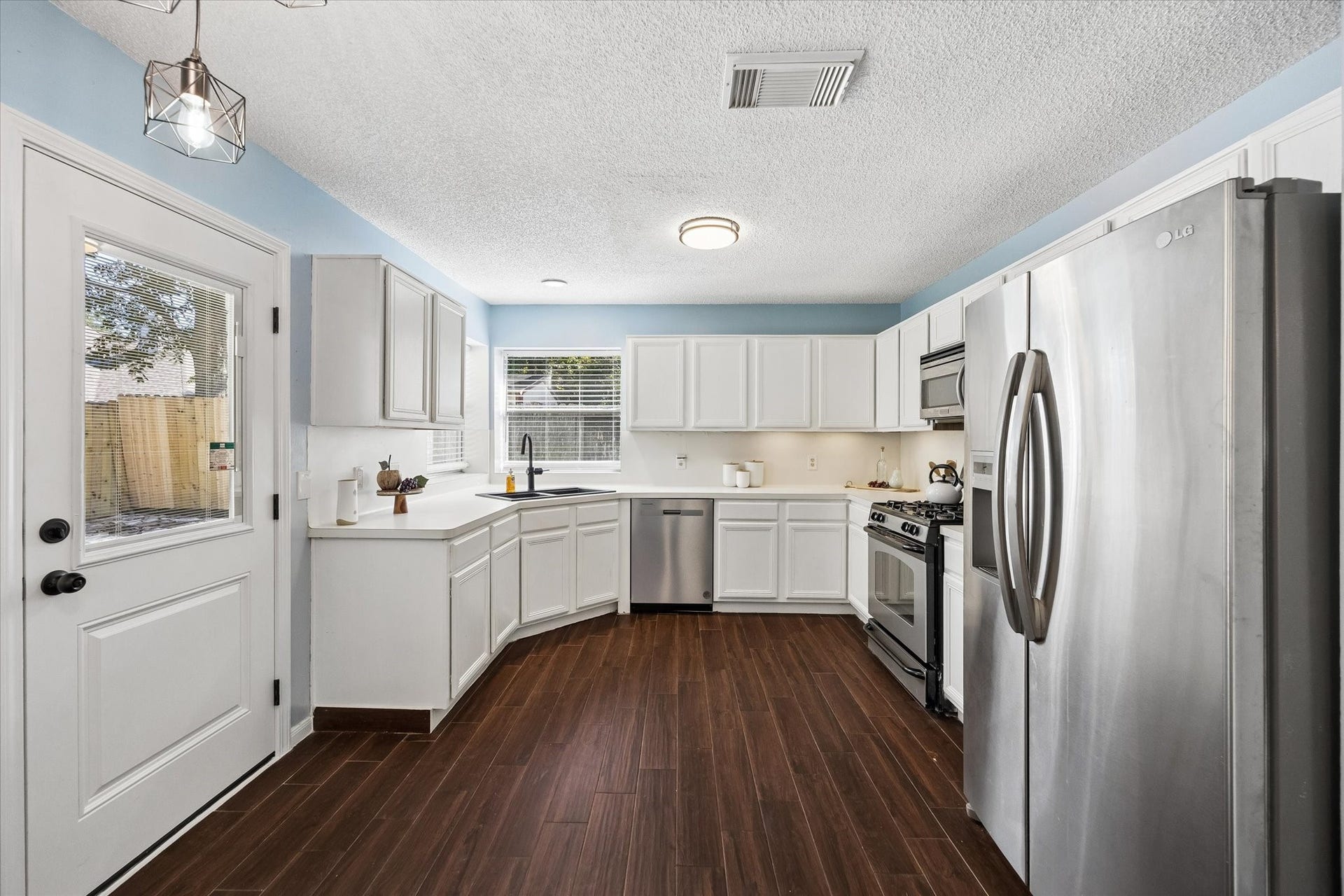 3909 Greenwood Drive, Pearland, TX 77584 3909 Greenwood Drive, Pearland, TX 77584