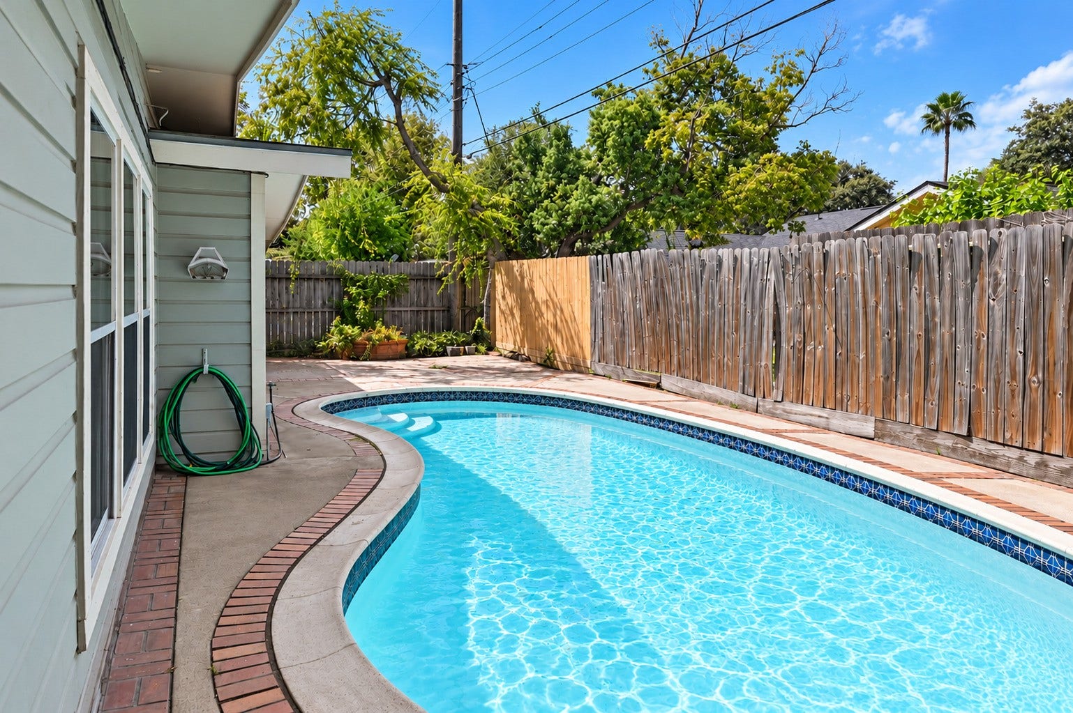 10 Maple Lane, Galveston, TX 77551 10 Maple Lane, Galveston, TX 77551