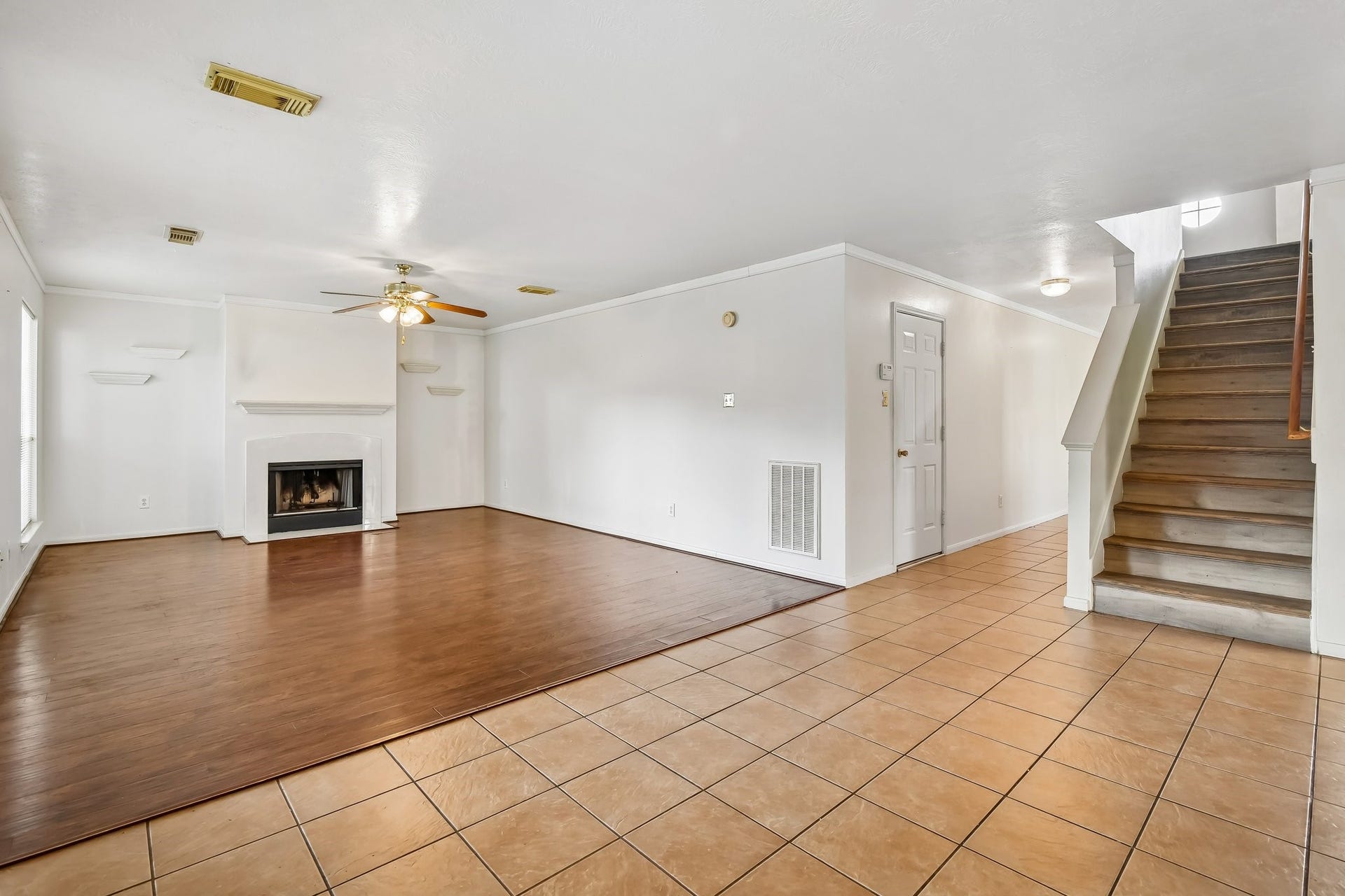 12006 Thornburg Lane, Houston, TX 77067 Family room is open to the kitchen & breakfast room.