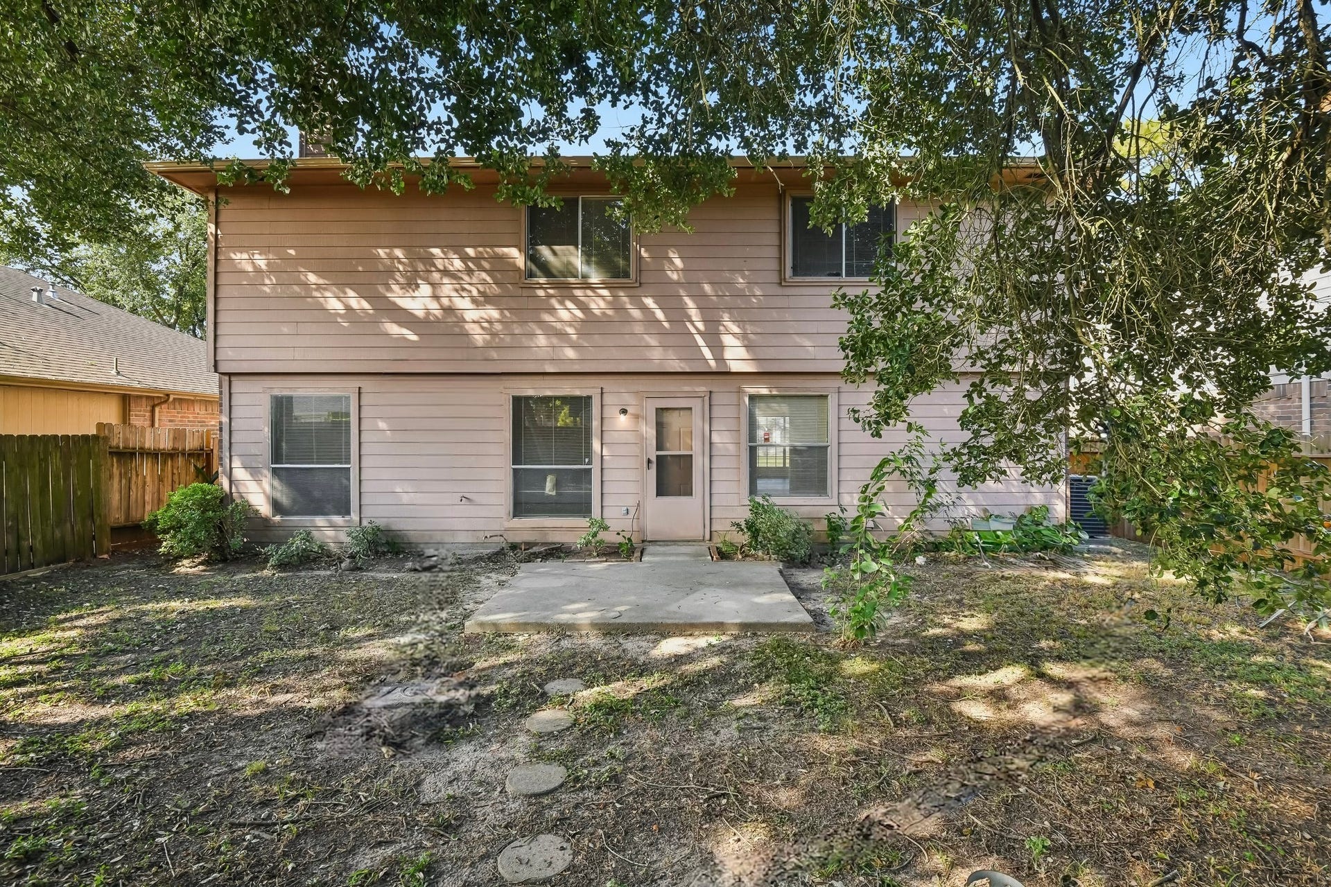 12006 Thornburg Lane, Houston, TX 77067 Shaded backyard