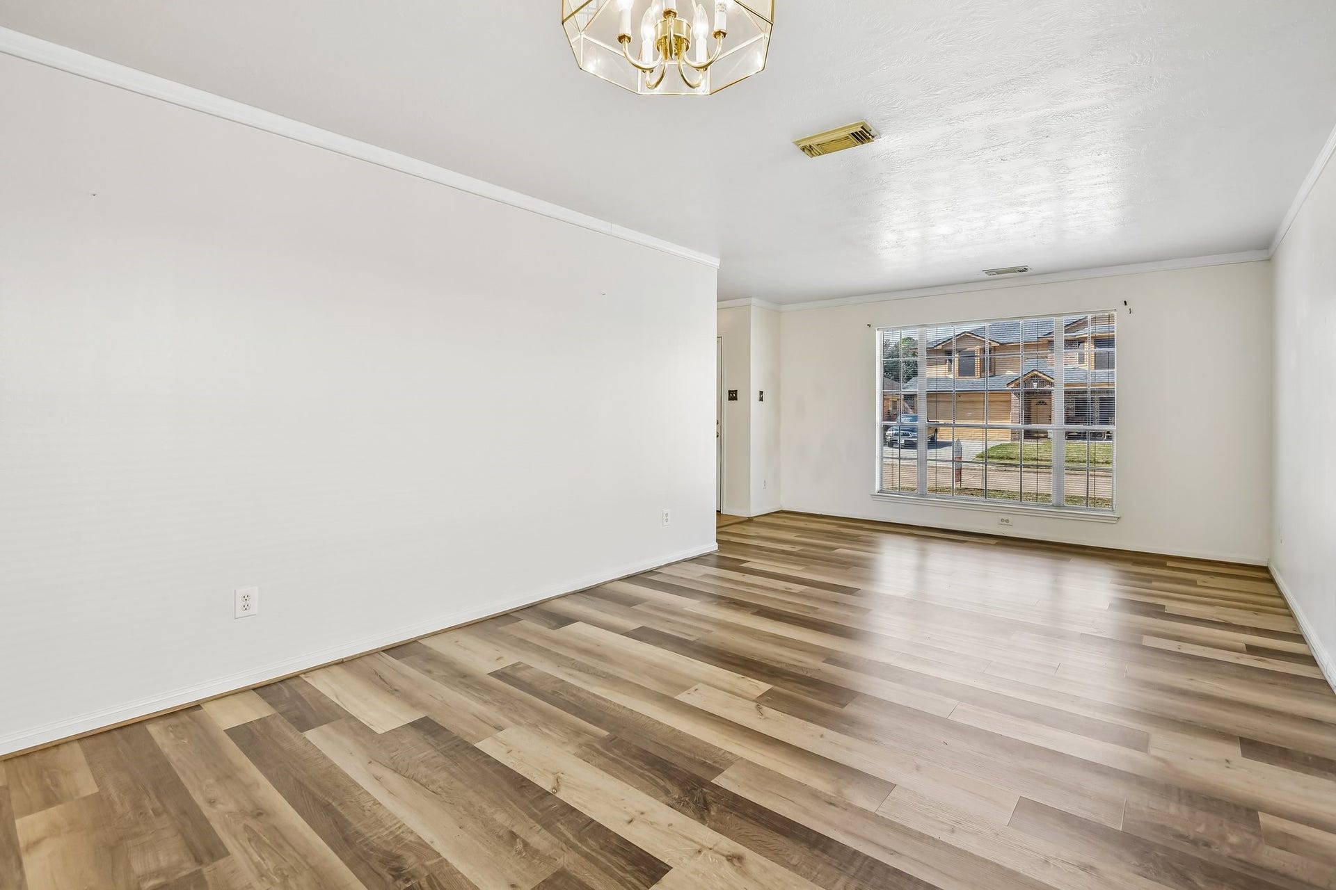 12006 Thornburg Lane, Houston, TX 77067 Living and Dining Rooms