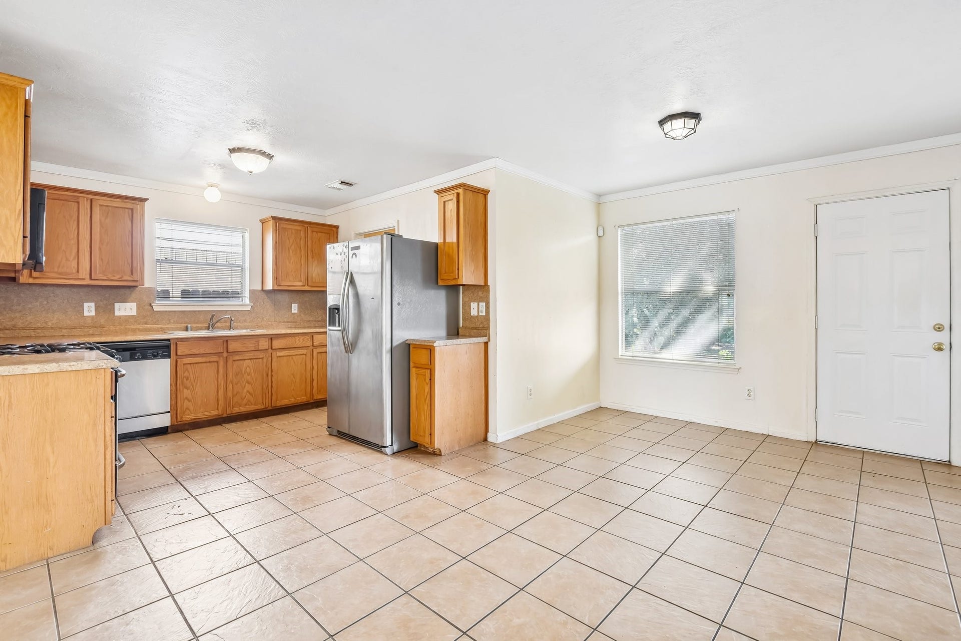 12006 Thornburg Lane, Houston, TX 77067 Kitchen/Breakfast area