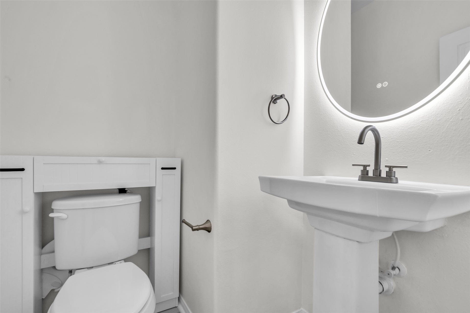 8121 Tranquil Lake Way, Conroe, TX 77385 Downstairs half bath