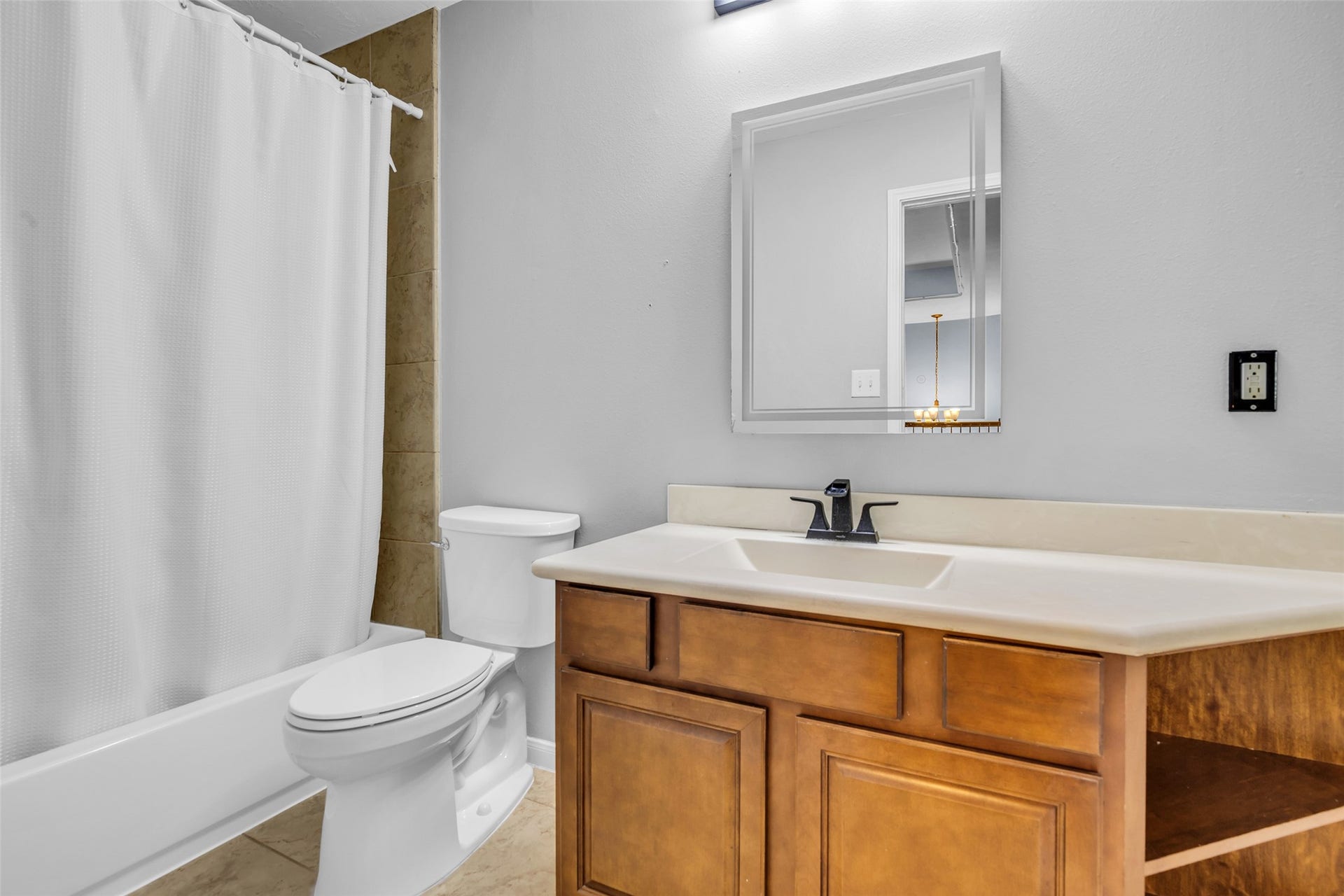8121 Tranquil Lake Way, Conroe, TX 77385 Upstairs secondary bathroom with sleek fixtures, a spacious vanity, and a clean white shower-tub combo.