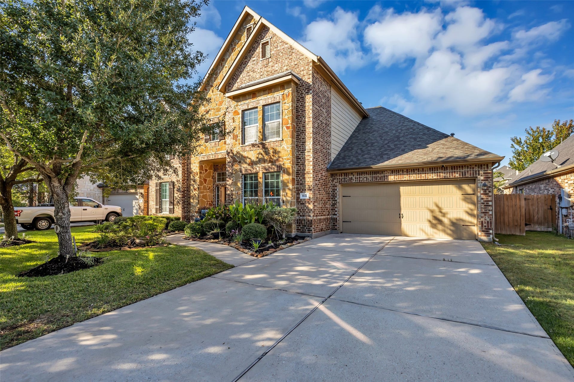 8121 Tranquil Lake Way, Conroe, TX 77385 Welcome to 8121 Tranquil Lake in Harpers Preserve!