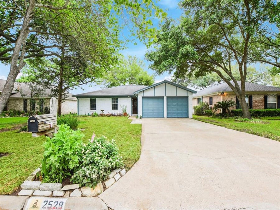 Property photo for 2528 Village Circle Drive, Katy, TX