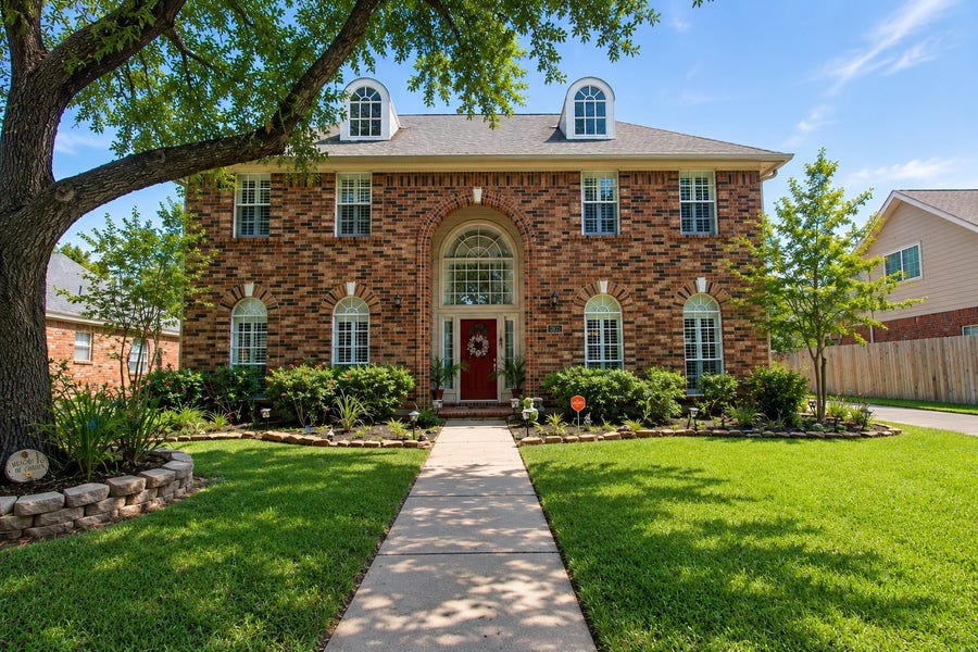Property photo for 2019 Rosalyn Court, Sugar Land, TX