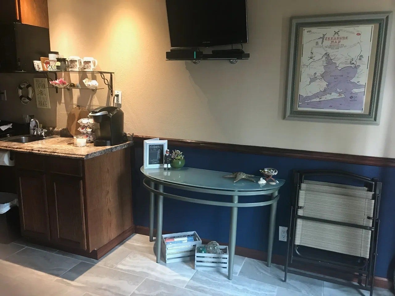3709 Bayshore Drive, #1-12, Bacliff, TX 77518 Welcome to Captain's Quarters a cozy, nautical-themed retreat featuring a compact kitchenette, elegant decor, and a relaxing ambiance. Ideal for unwinding or entertaining.