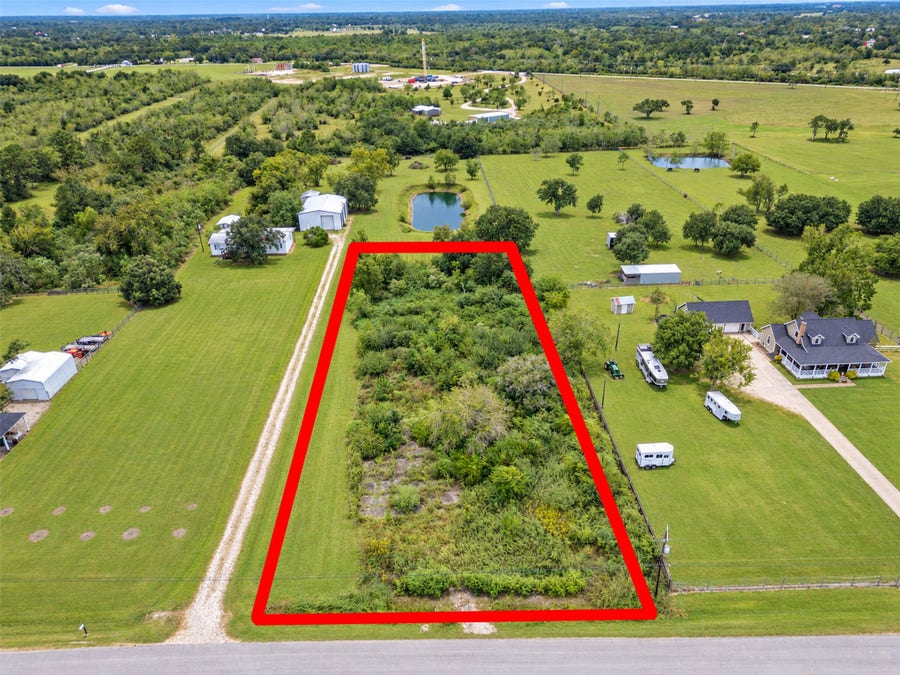 Property photo for 930 Lilley Road, Alvin, TX