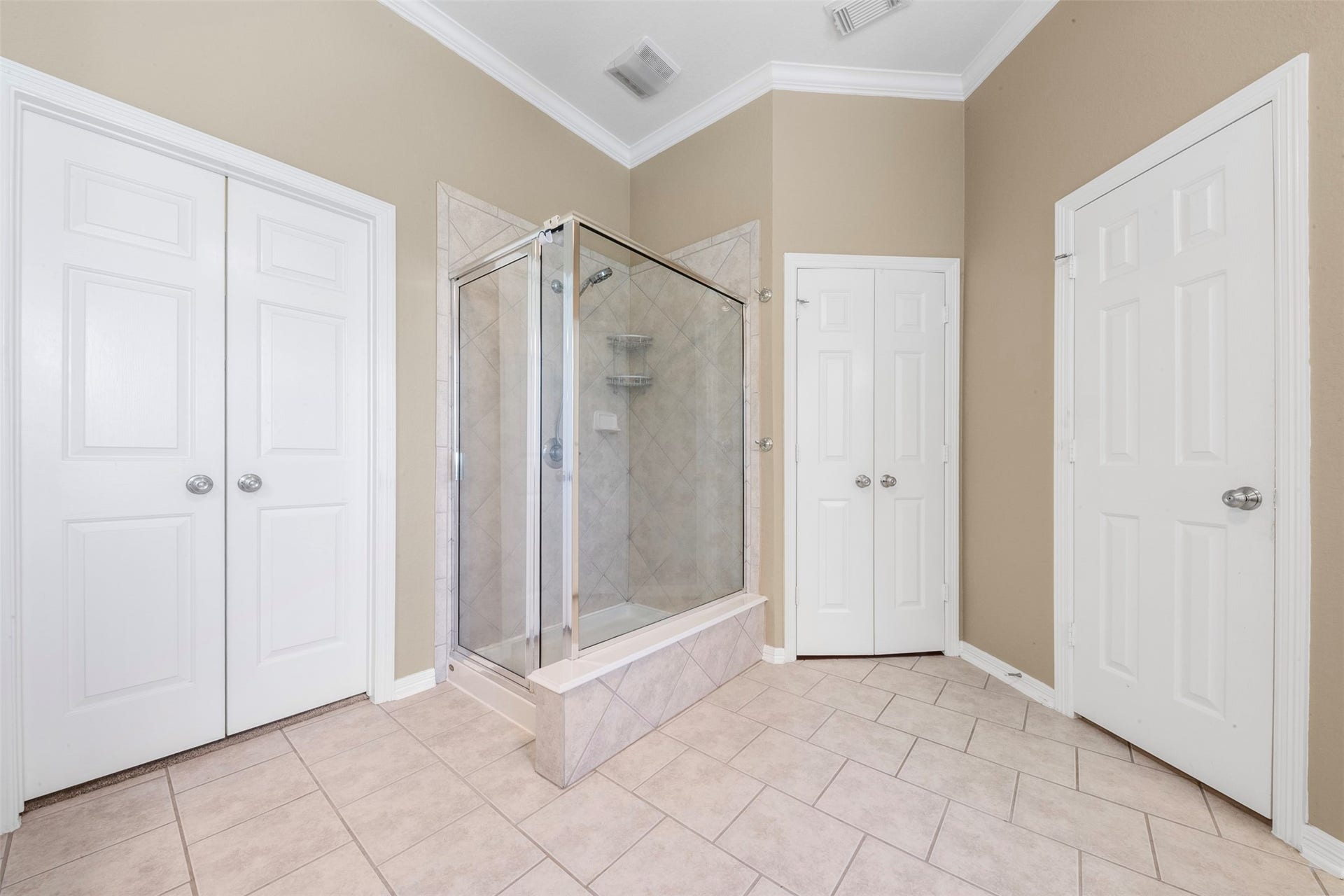 26418 Cottage Cypress Lane, Cypress, TX 77433 The primary bathroom features a glass-enclosed walk-in shower, complemented by a soaring ceiling.