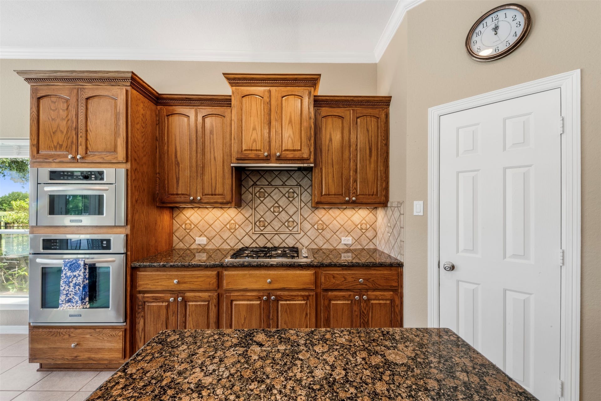26418 Cottage Cypress Lane, Cypress, TX 77433 Tons of storage space, stainless steel appliances and undermount lighting adds the perfect touch to this kitchen.