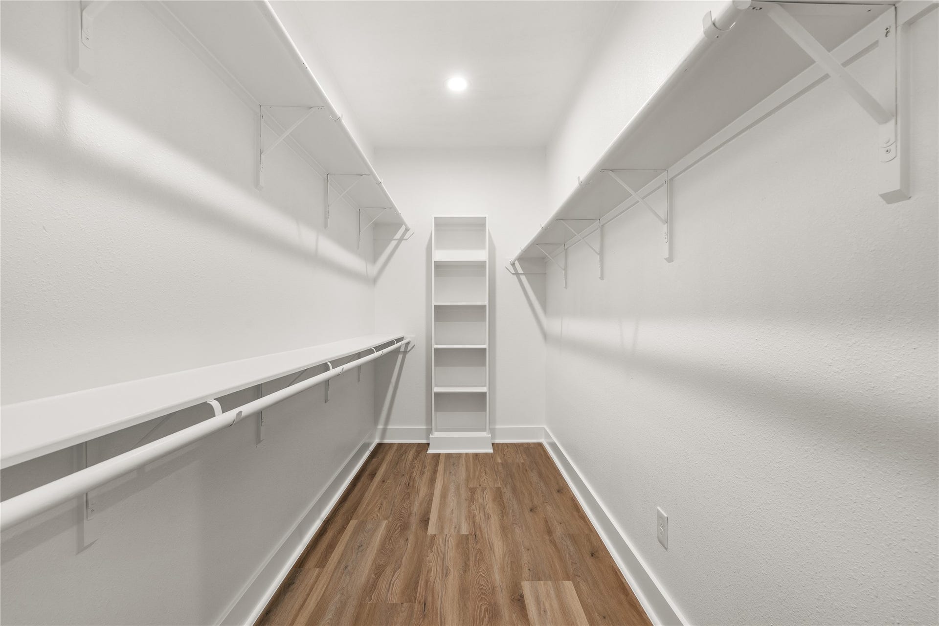 3412 Cortlandt Street, Houston, TX 77018 A spacious walk-in closet delivers organized storage, with multi-level hanging rods and shelving along
both walls, finished by a built-in shelving tower at its center.