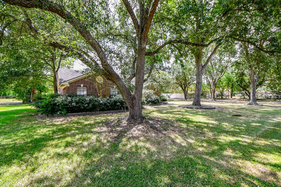 Property photo for 25121 Lakeview Road, Katy, TX
