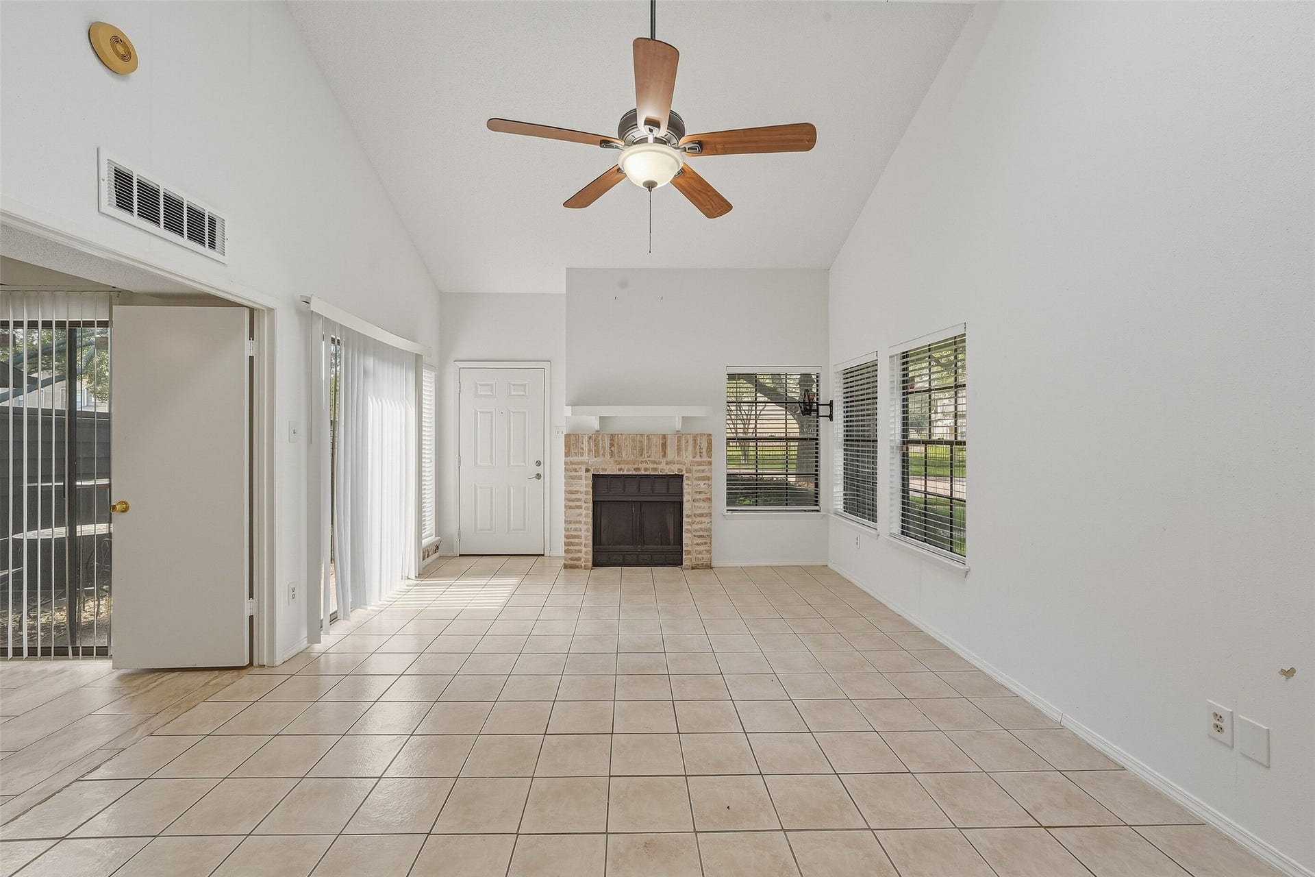 2611 Grants Lake Boulevard, #214, Sugar Land, TX 77479 Primary bedroom off to the left