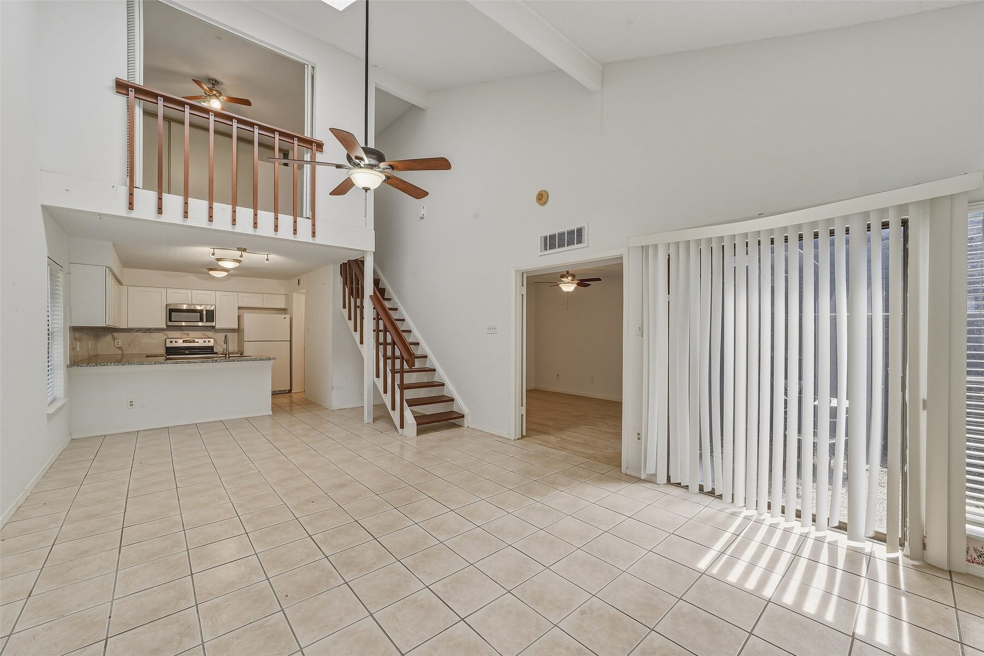2611 Grants Lake Boulevard, #214, Sugar Land, TX 77479 Lots of natural light and space
