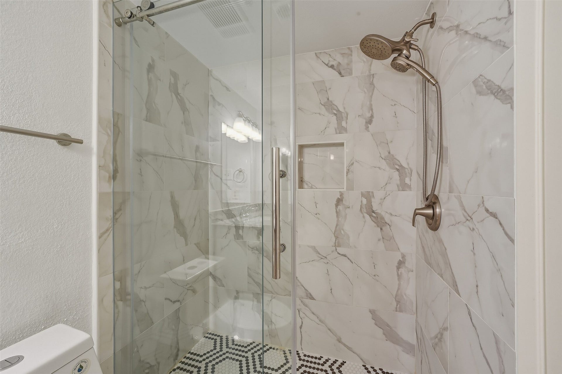 2611 Grants Lake Boulevard, #214, Sugar Land, TX 77479 Fully remodeled shower