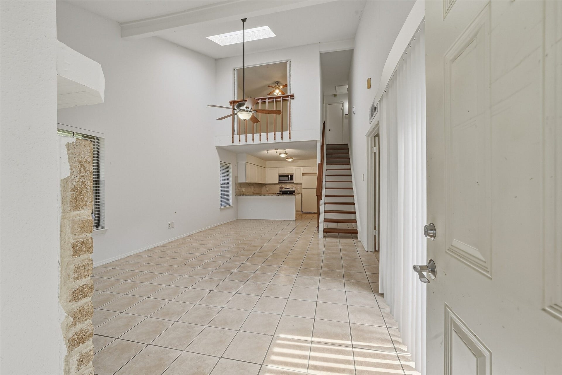 2611 Grants Lake Boulevard, #214, Sugar Land, TX 77479 Welcome home