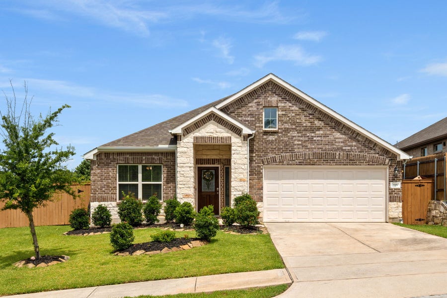 Property photo for 725 Yellow Birch Lane, Conroe, TX