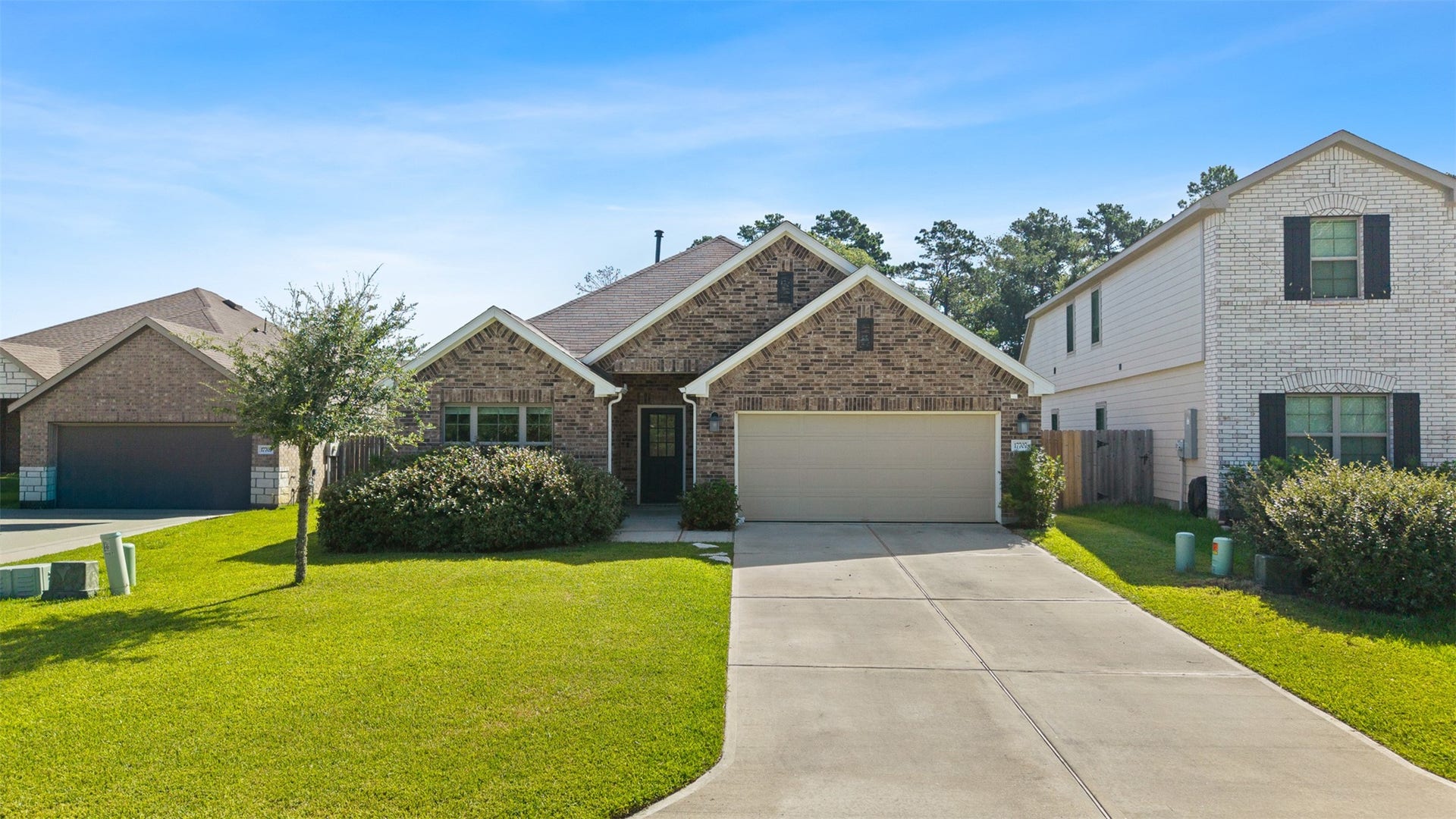 17707 Sapphire Pines Drive, New Caney, TX 77357 Welcome to 17707 Sapphire Pines!