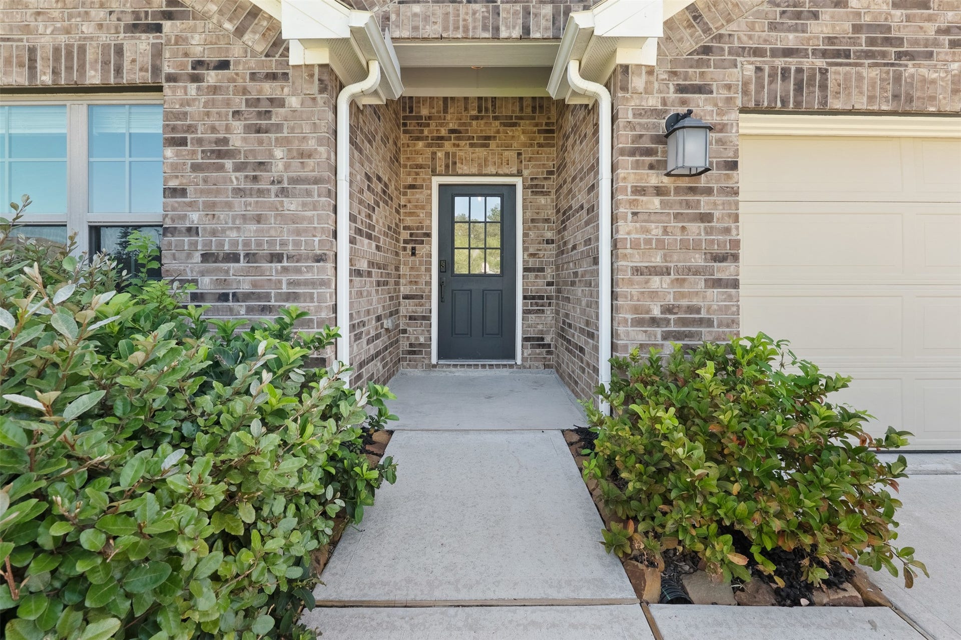17707 Sapphire Pines Drive, New Caney, TX 77357 Front door