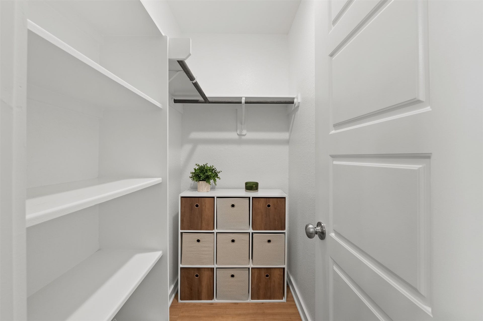 17707 Sapphire Pines Drive, New Caney, TX 77357 Closet storage
