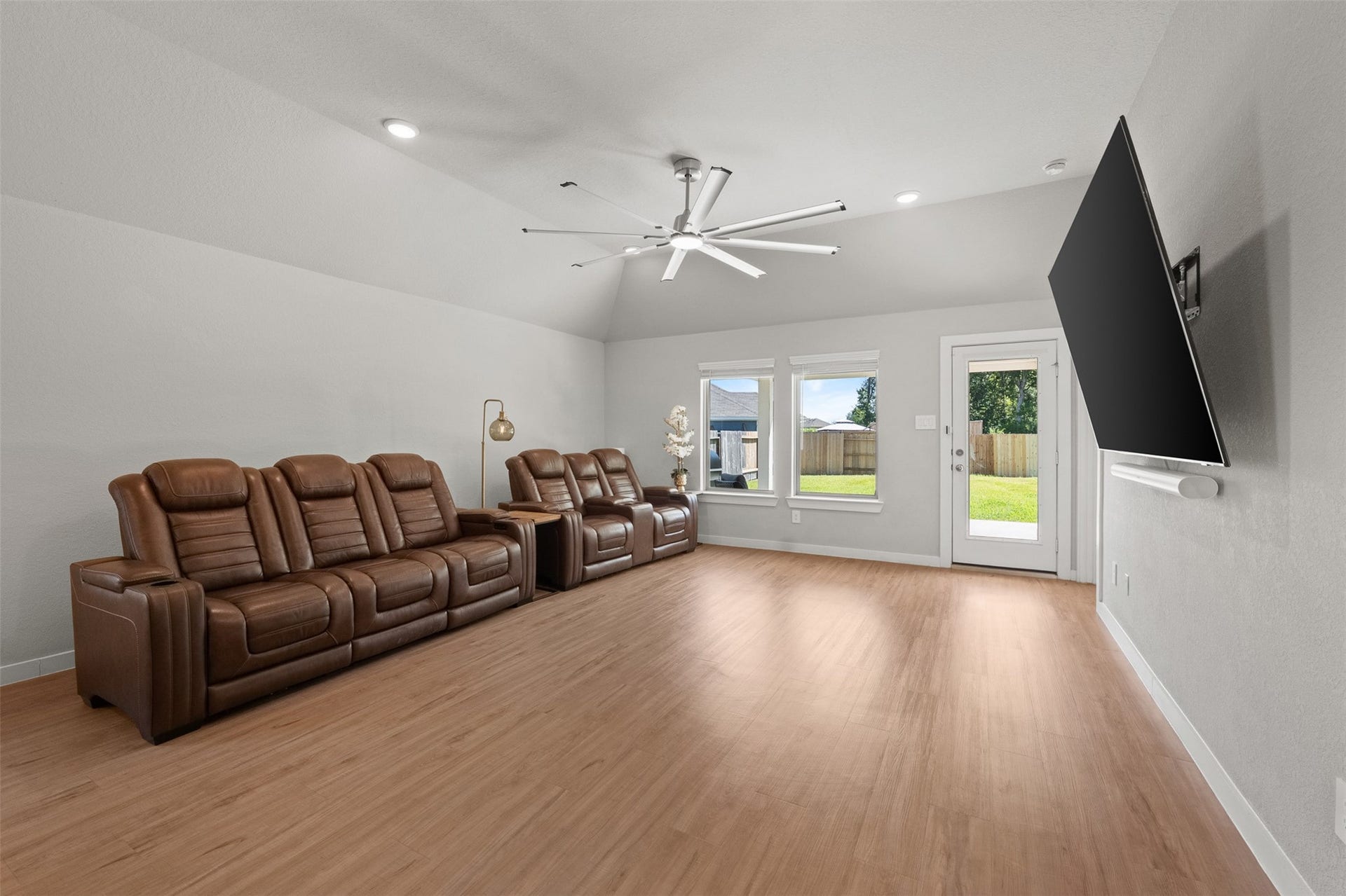 17707 Sapphire Pines Drive, New Caney, TX 77357 Spacious living room!