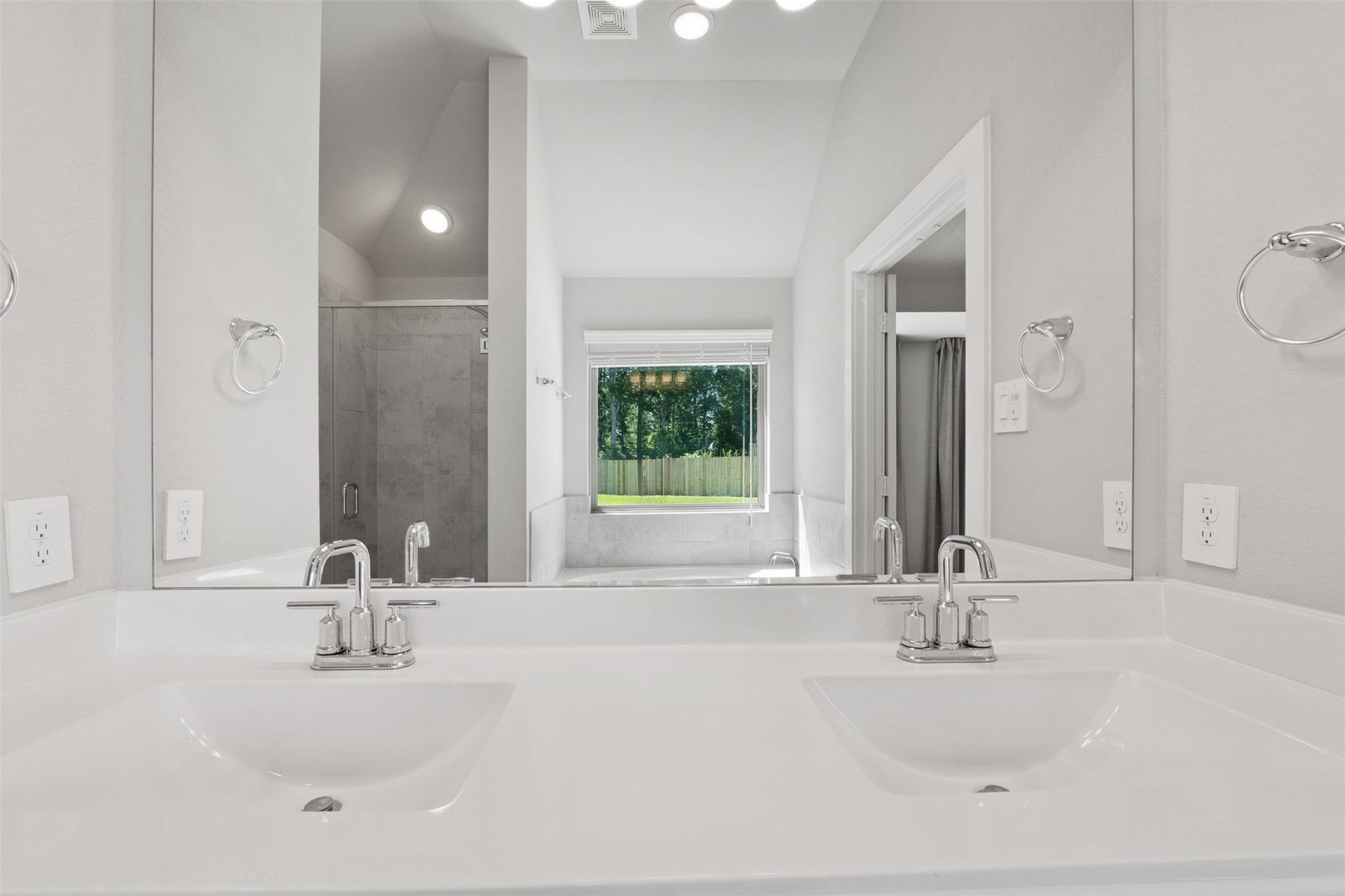 17707 Sapphire Pines Drive, New Caney, TX 77357 Double sinks in the primary bathroom
