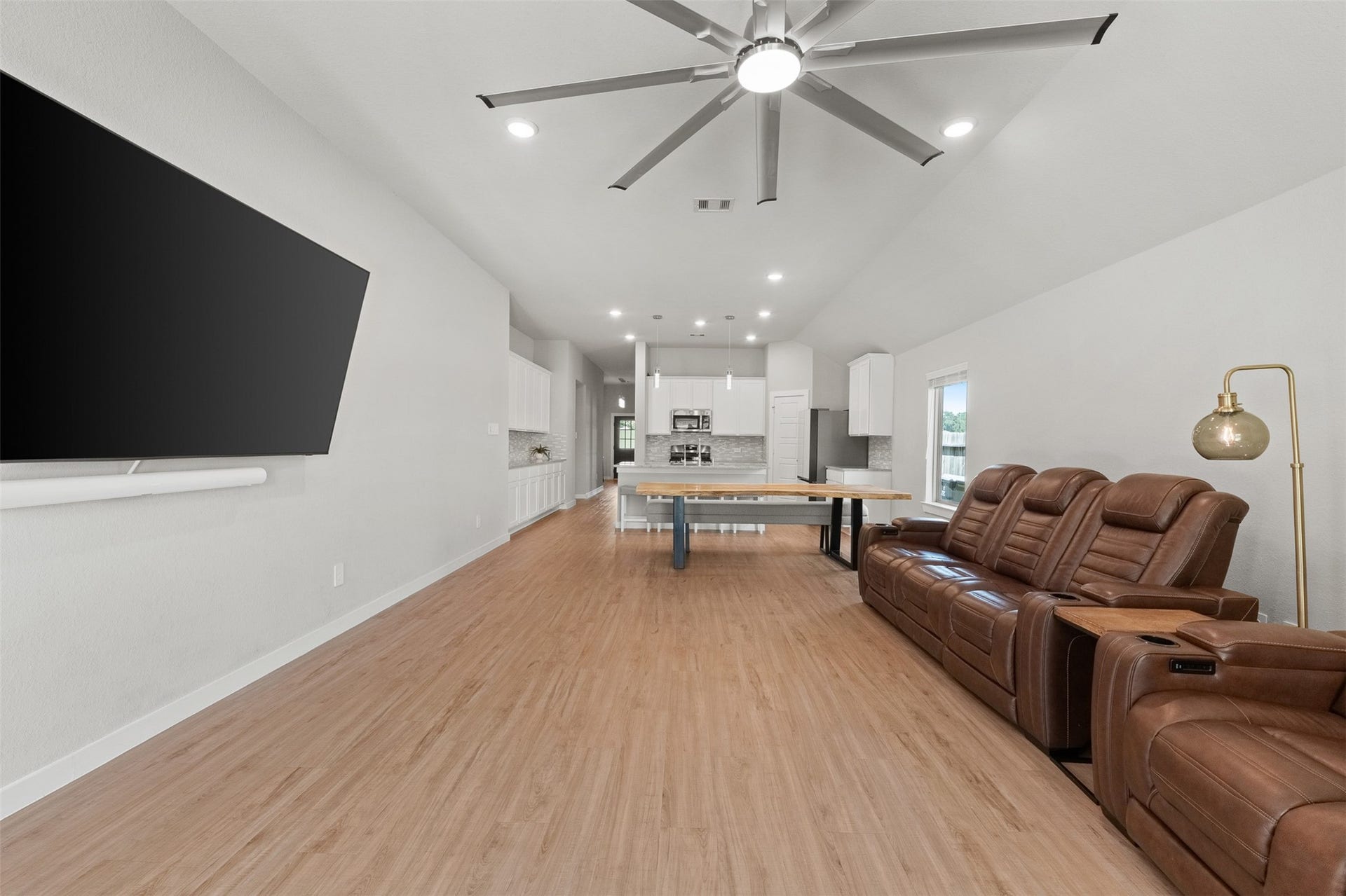 17707 Sapphire Pines Drive, New Caney, TX 77357 Living room