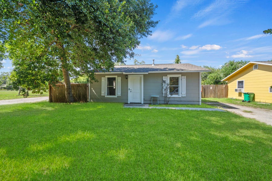 Property photo for 11 Jennische St, Baytown, TX