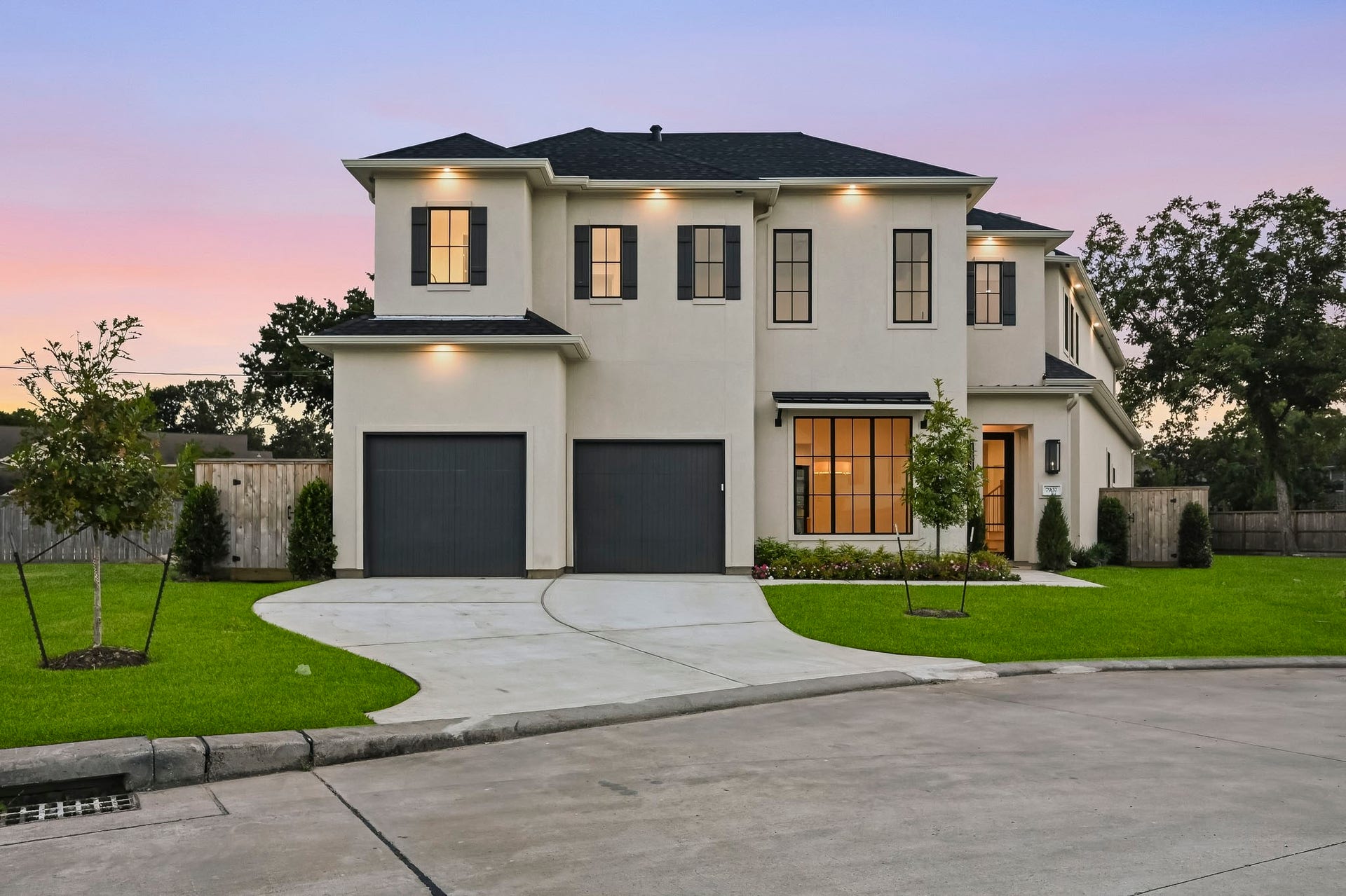 Gorgeous transitional contemporary new construction!