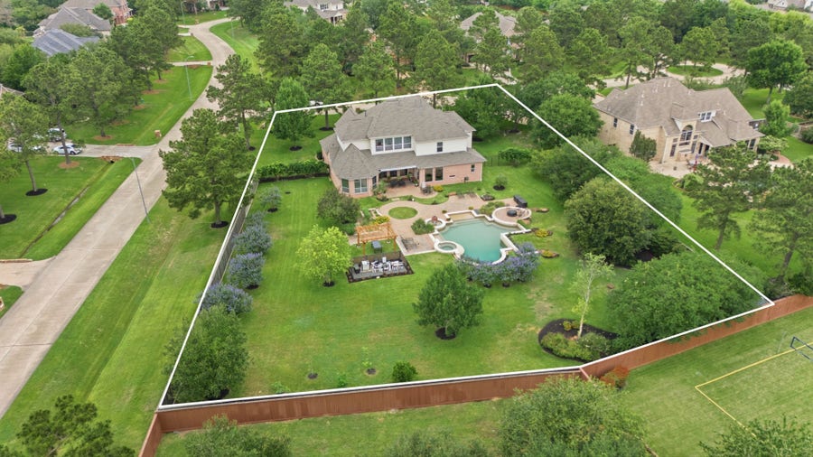 Property photo for 15 White Meadow Court, Spring, TX
