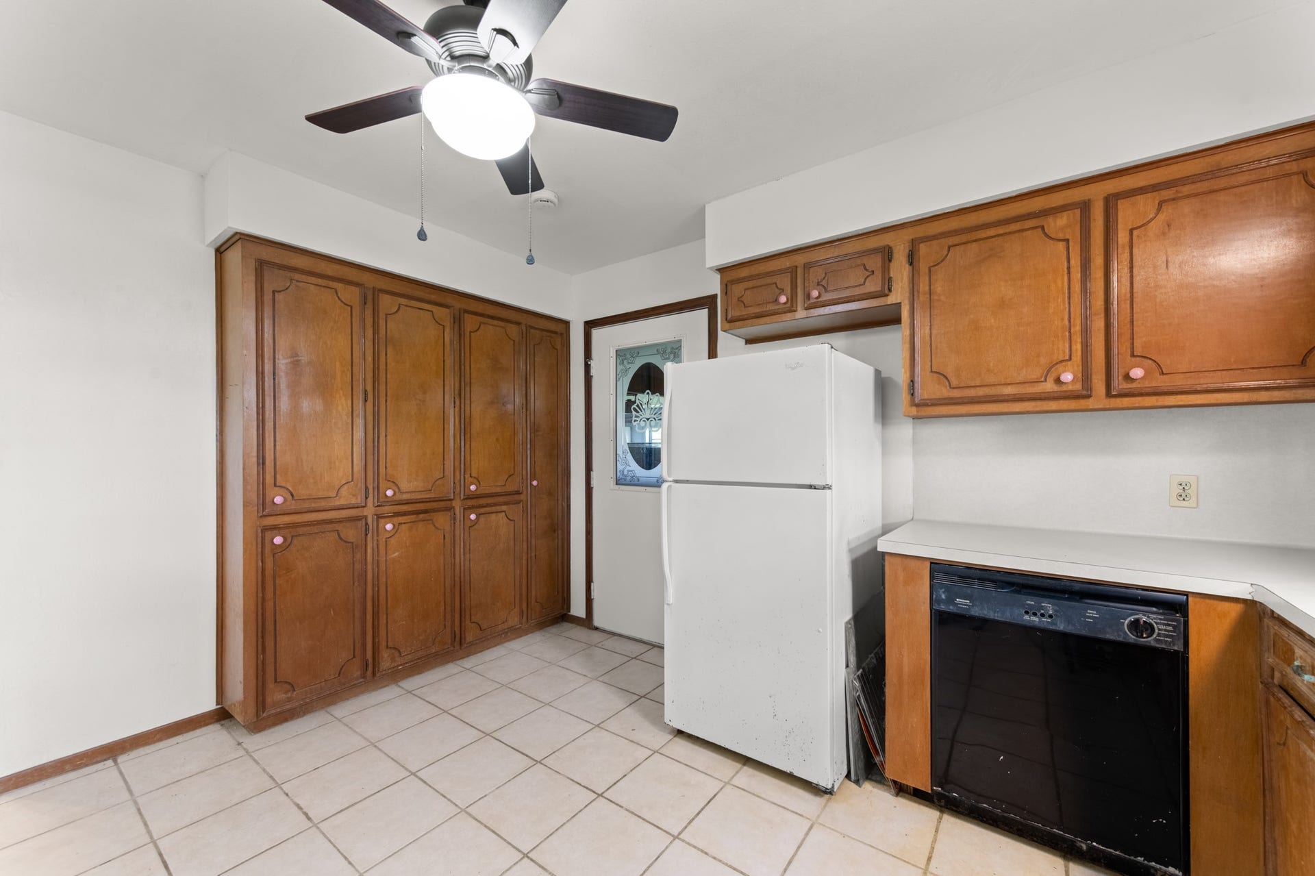 11325 32nd Street, Santa Fe, TX 77510 Floor-to-ceiling pantry-style cabinetry offers exceptional storage for kitchen essentials, cookware, and pantry items, complemented by additional upper and lower cabinets.