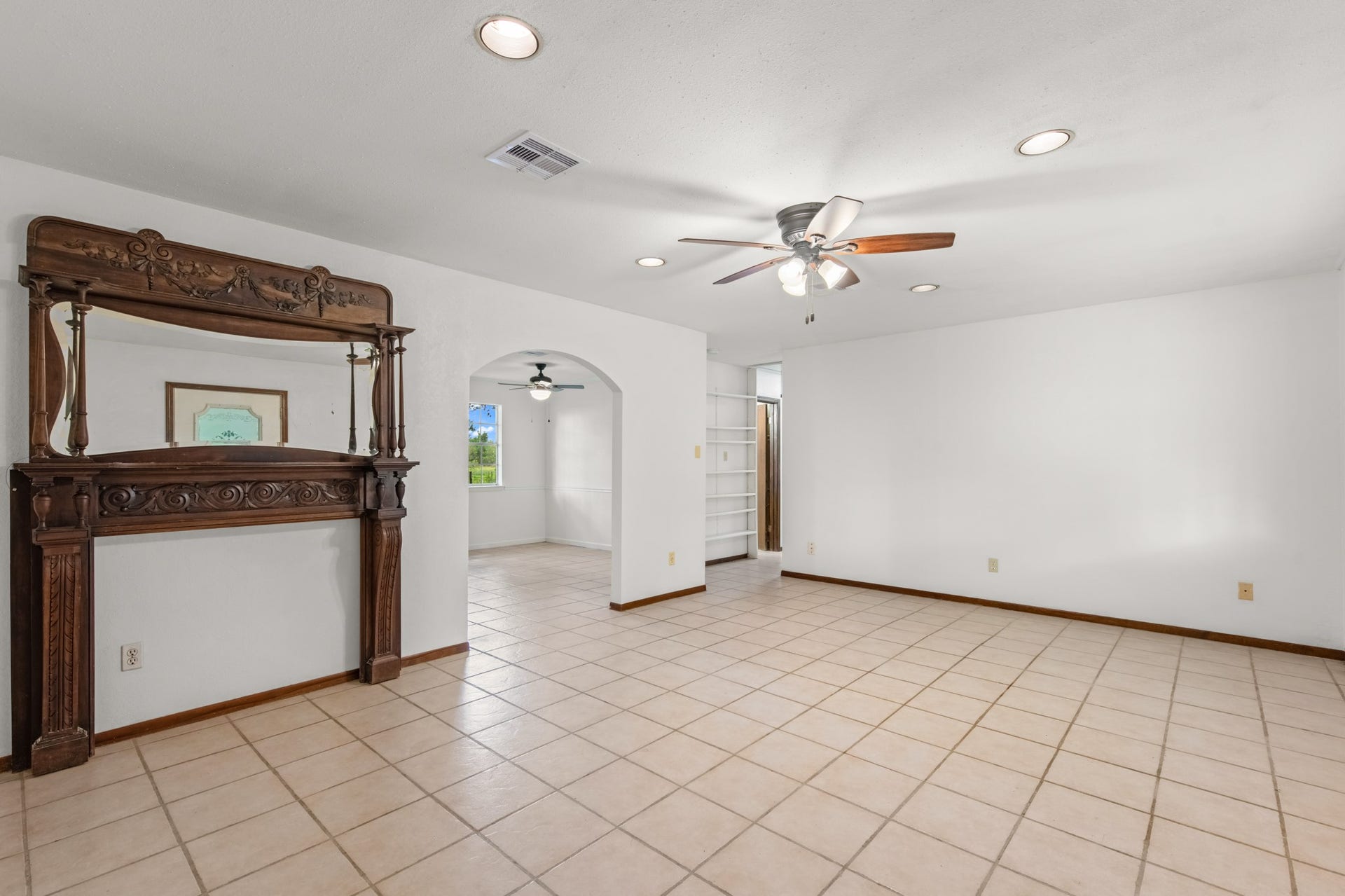 11325 32nd Street, Santa Fe, TX 77510 Spacious living room featuring tile flooring and recessed lighting.