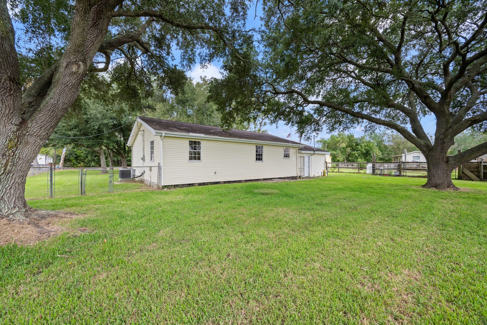 11325 32nd Street, Santa Fe, TX 77510 11325 32nd Street, Santa Fe, TX 77510