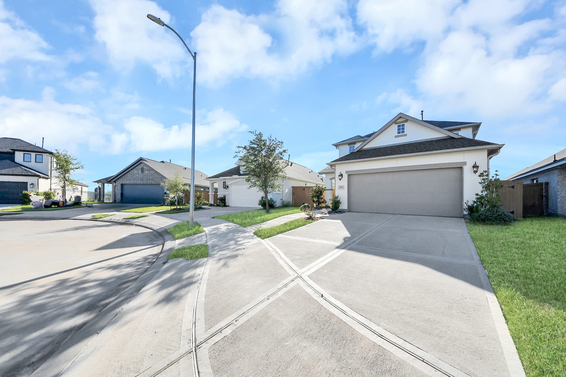 708 Lake Lacosta Drive, Katy, TX 77493