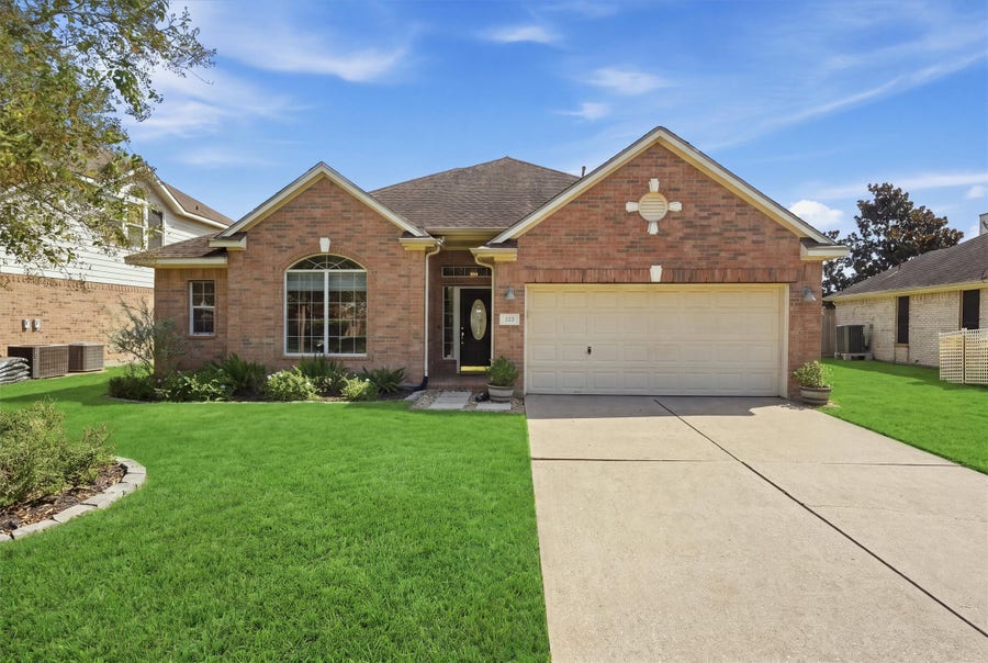 Property photo for 222 Meadowhill Lane, Dickinson, TX