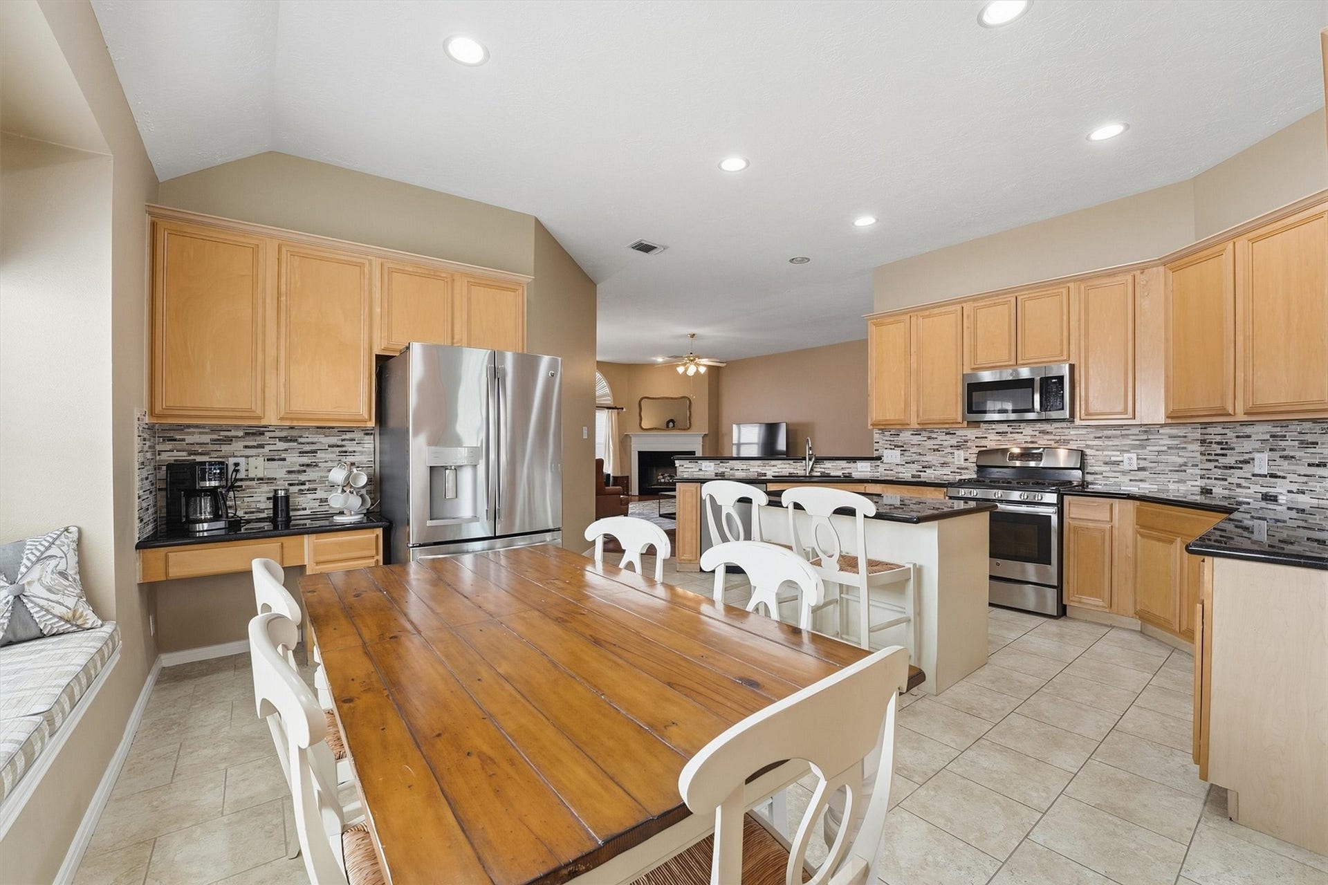 222 Meadowhill Lane, Dickinson, TX 77539 222 Meadowhill Lane, Dickinson, TX 77539