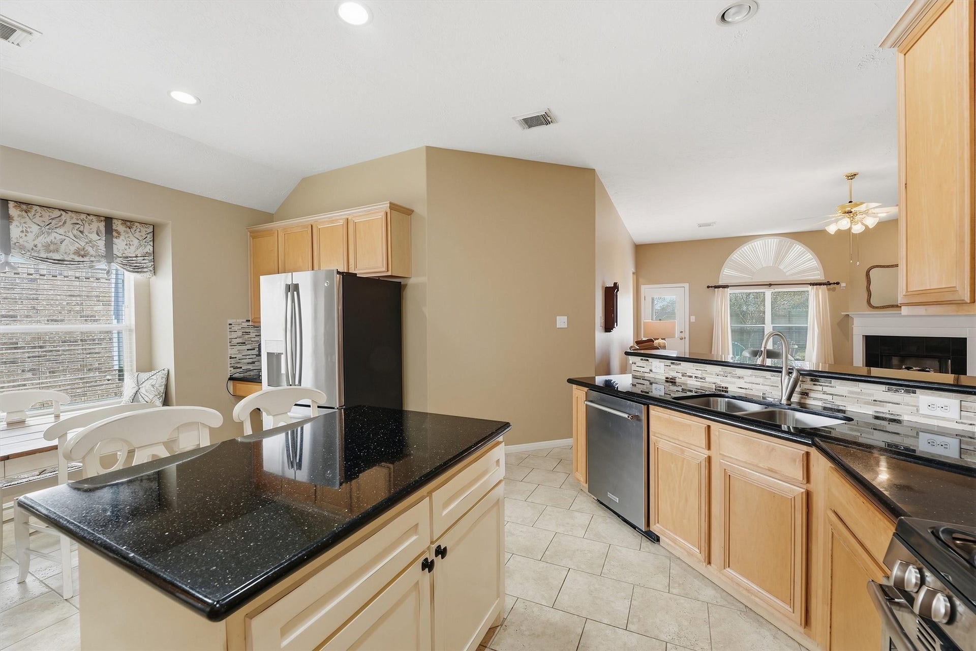222 Meadowhill Lane, Dickinson, TX 77539 222 Meadowhill Lane, Dickinson, TX 77539