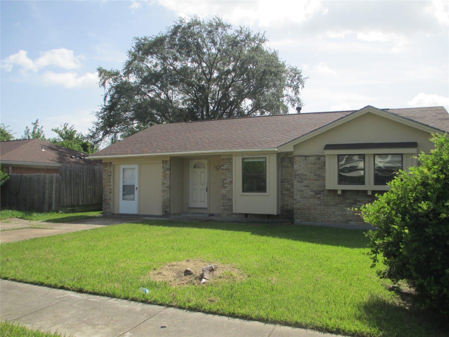 Property photo for 4504 Hemlock Drive, Baytown, TX