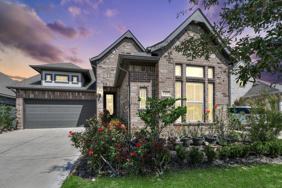 Property photo for 2410 Manor Valley Lane, Missouri City, TX