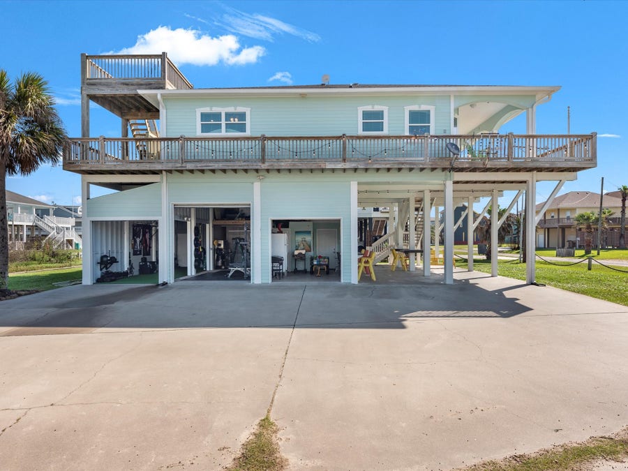 Property photo for 2901 Lakeside Drive, Crystal Beach, TX