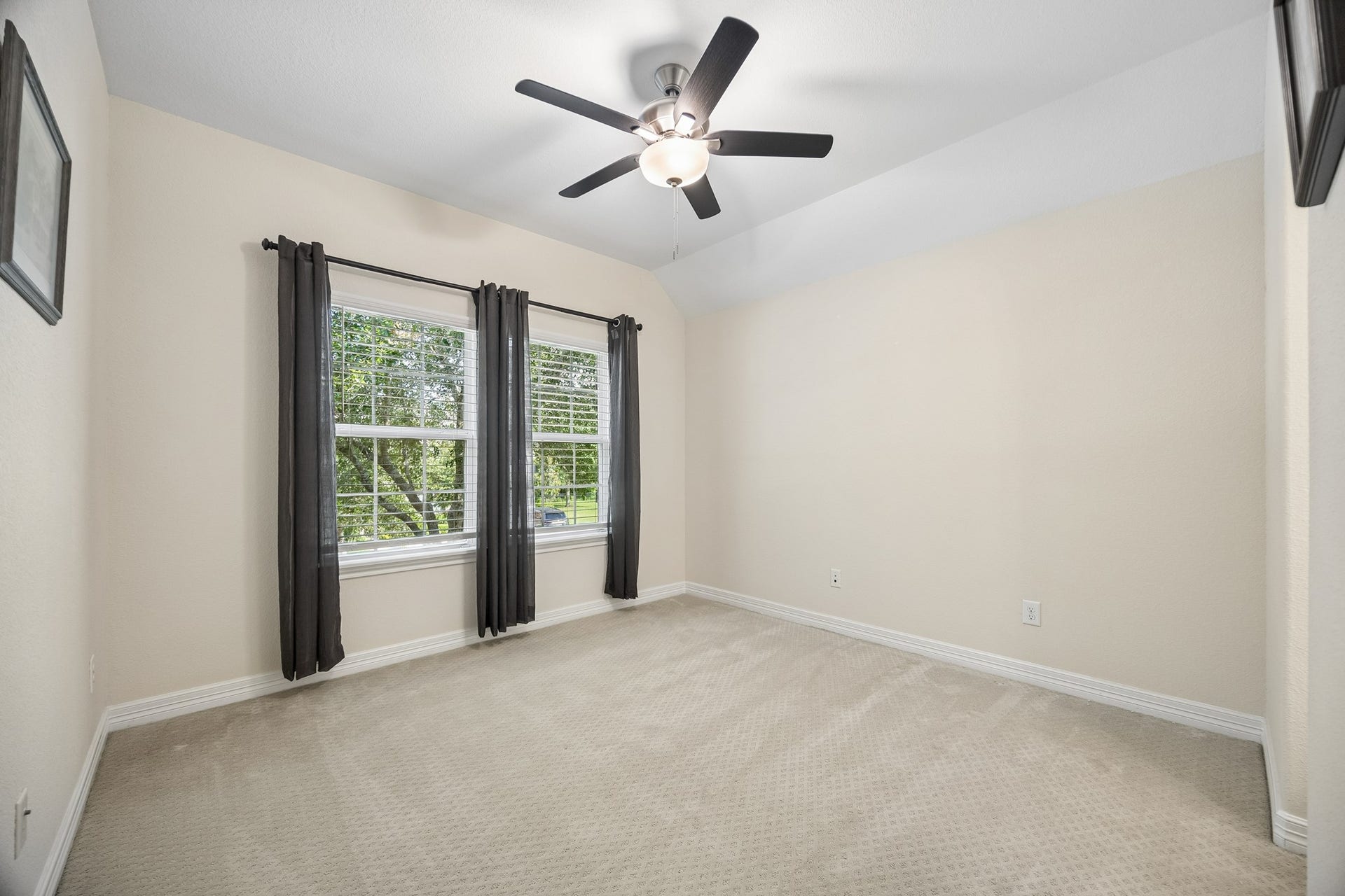 3102 London Lane, Missouri City, TX 77459 Secondary bedroom #3 faces the front of the house.