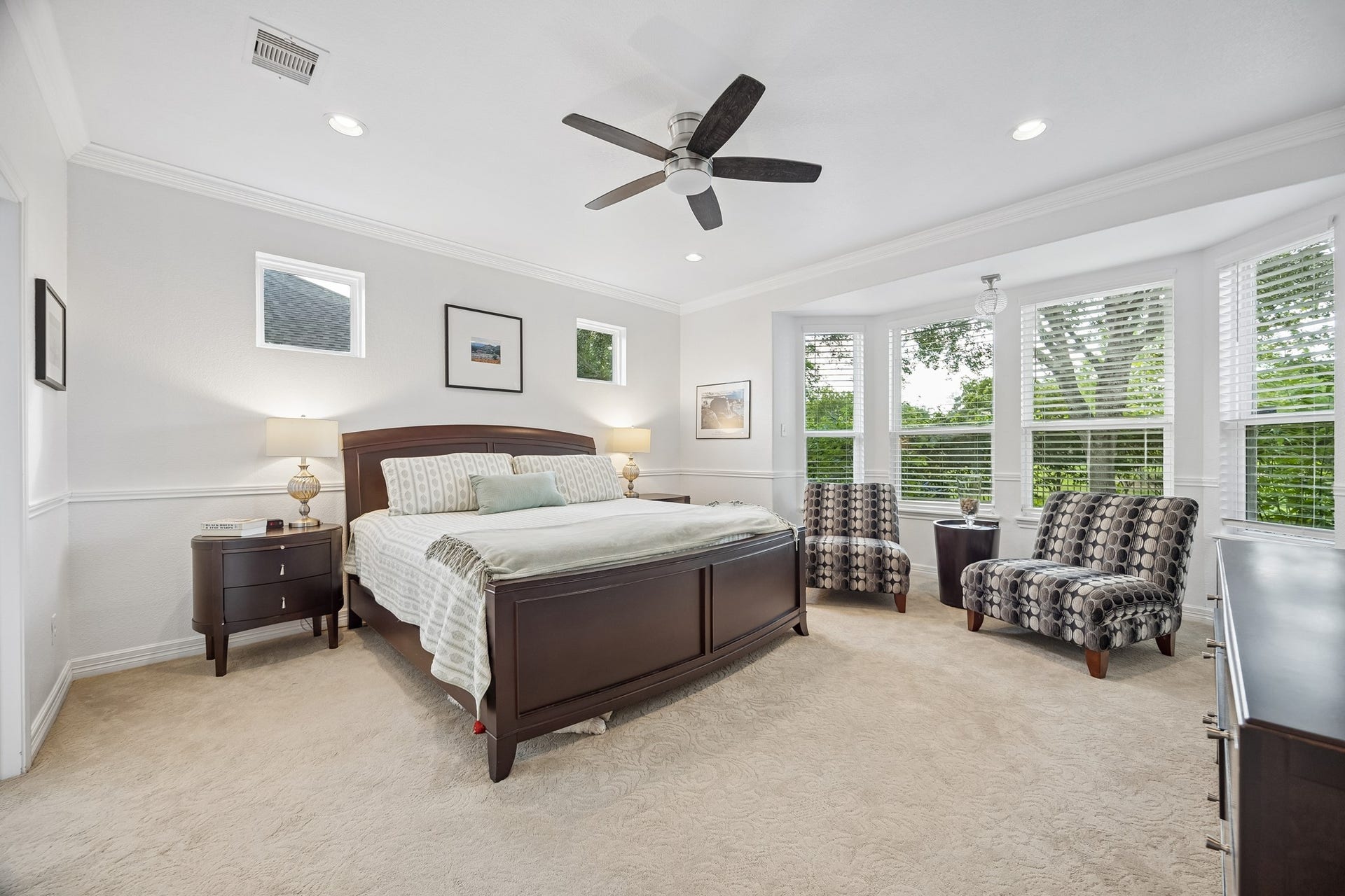 3102 London Lane, Missouri City, TX 77459 Washed with natural light, the primary bedroom enjoys the lake views.