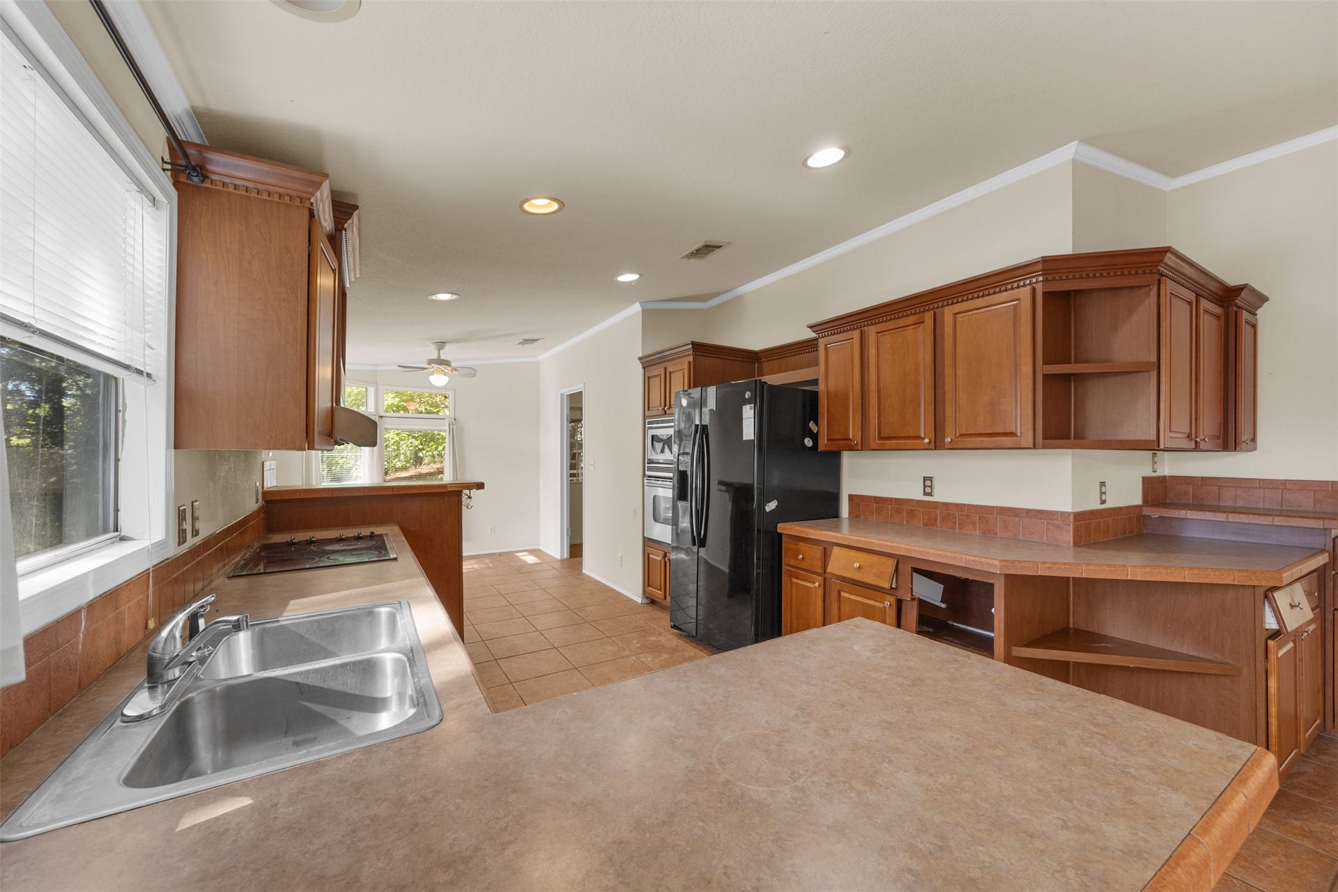 9944 Chestnut Court, Montgomery, TX 77316 A closer look at the kitchen reveals generous counter space, abundant cabinetry, built-in appliances, and a convenient breakfast bar, with natural light flowing in from the surrounding windows.