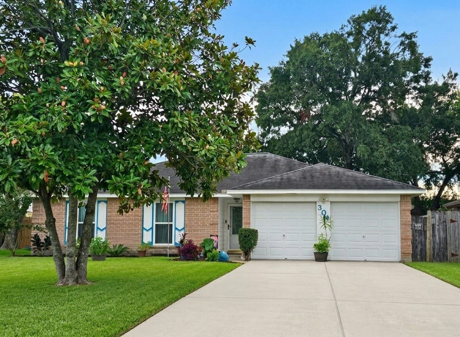 Property photo for 304 Cherry Court, La Porte, TX