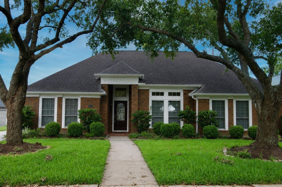 Property photo for 1839 Lake Winds Dr, Missouri City, TX
