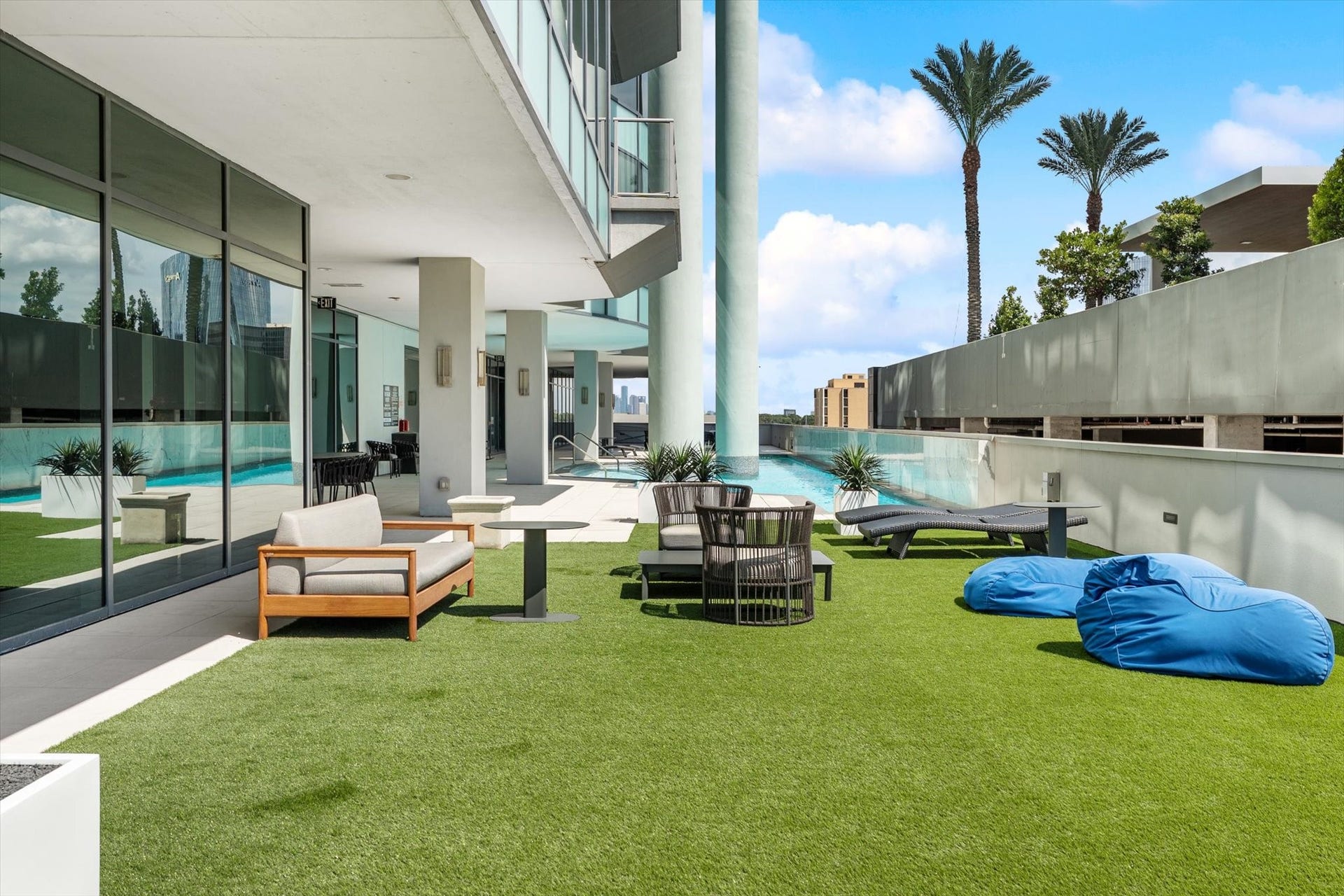 1600 Post Oak Boulevard, #1903, Houston, TX 77056 Outdoor area by the Pool